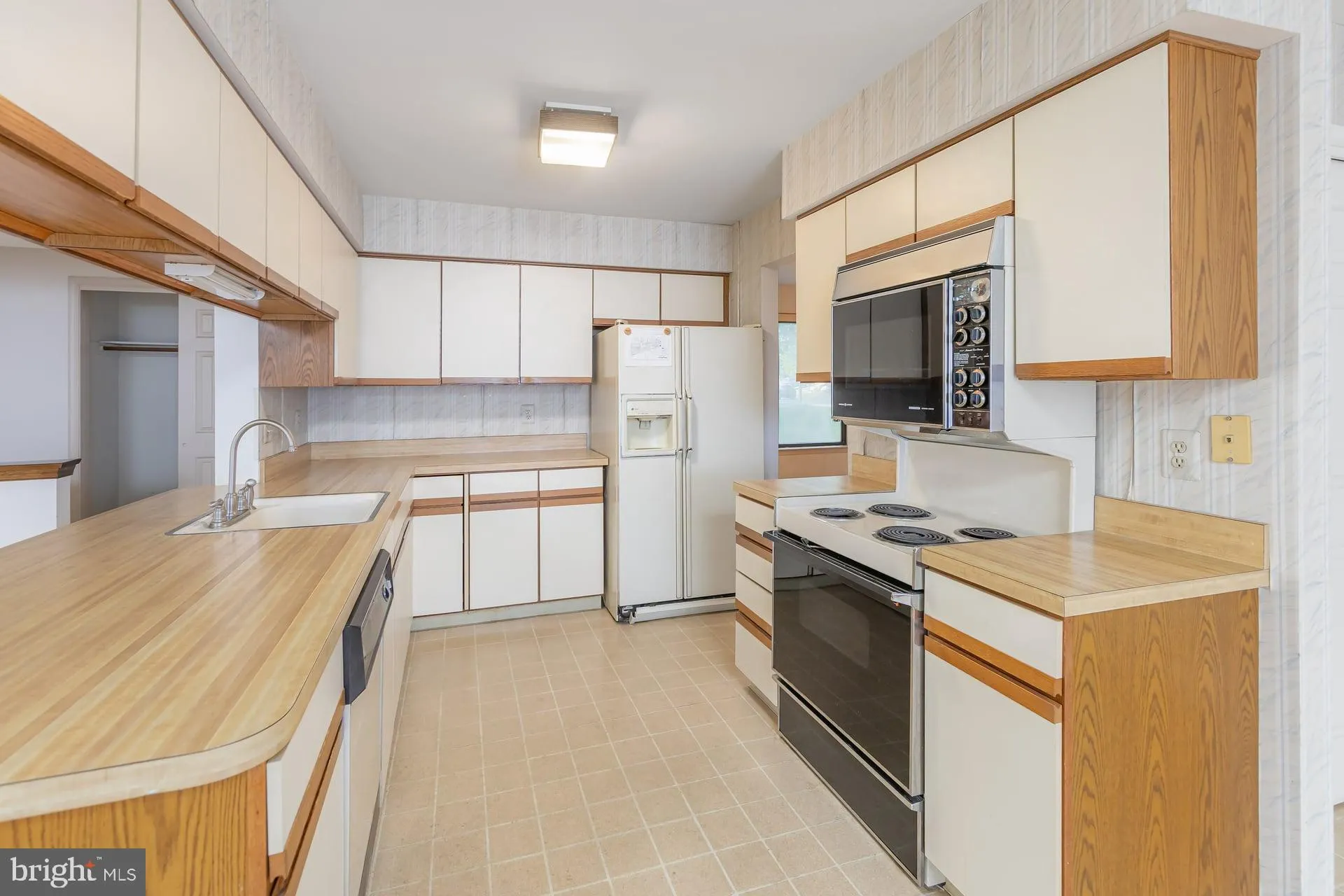 Voorhees, New Jersey 08043, United States, 3 Bedrooms Bedrooms, ,3 BathroomsBathrooms,Residential,Active,178406