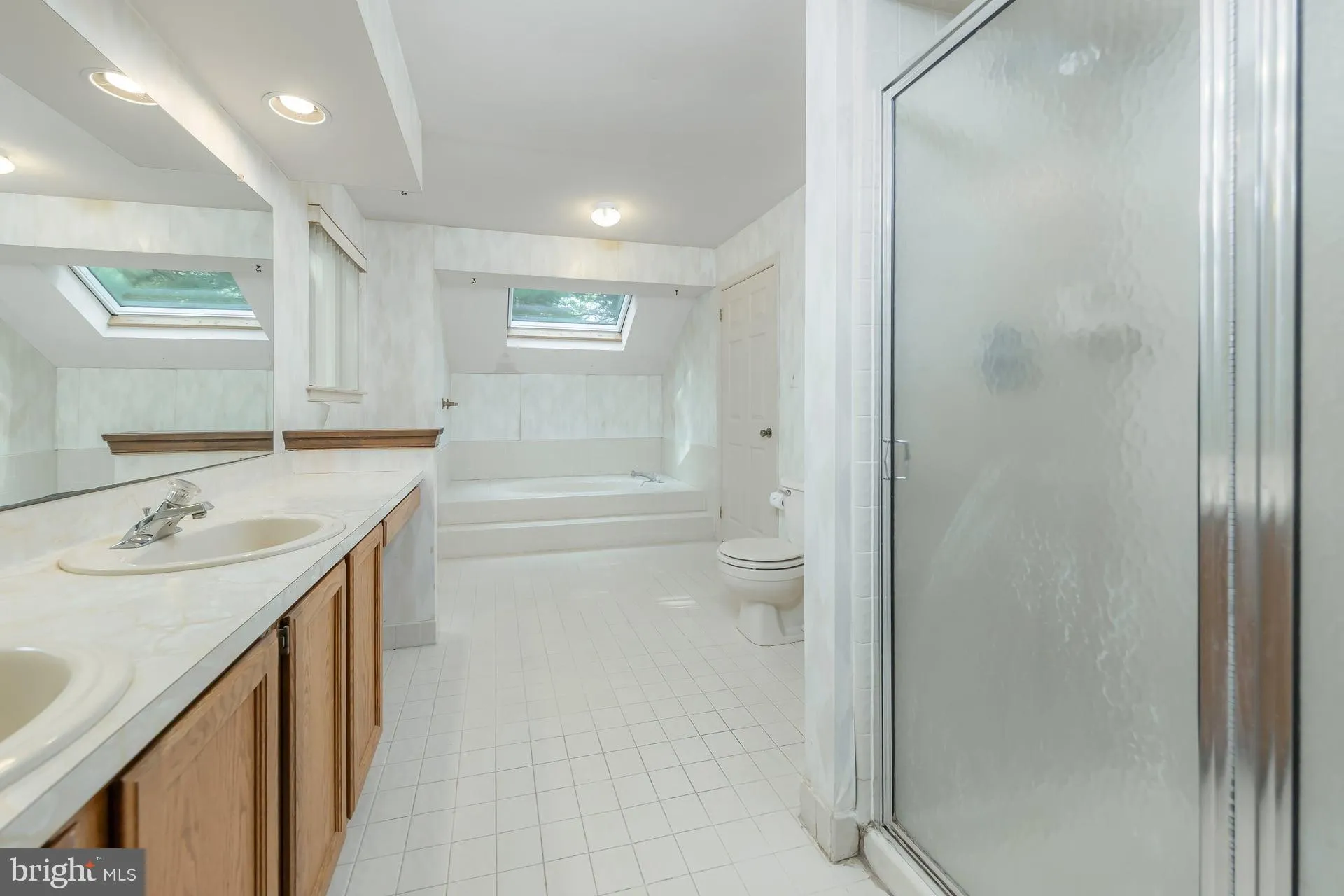 Voorhees, New Jersey 08043, United States, 3 Bedrooms Bedrooms, ,3 BathroomsBathrooms,Residential,Active,178406