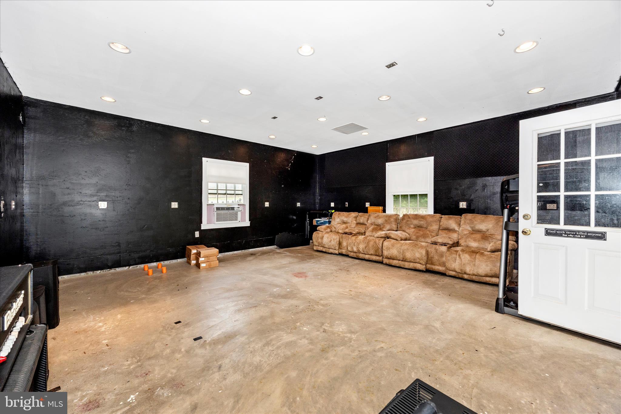 MIDDLETOWN - Residential