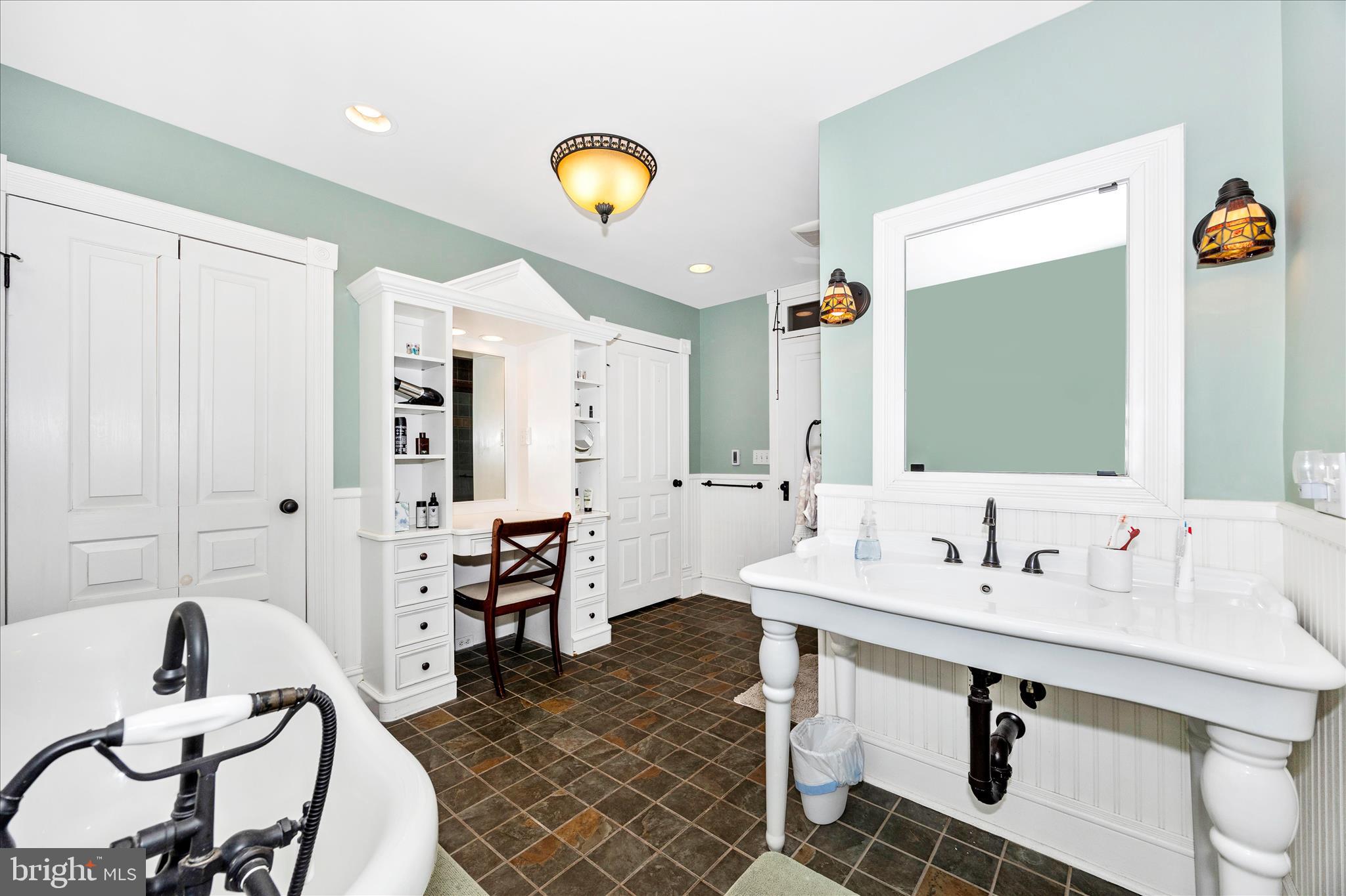 MIDDLETOWN - Residential