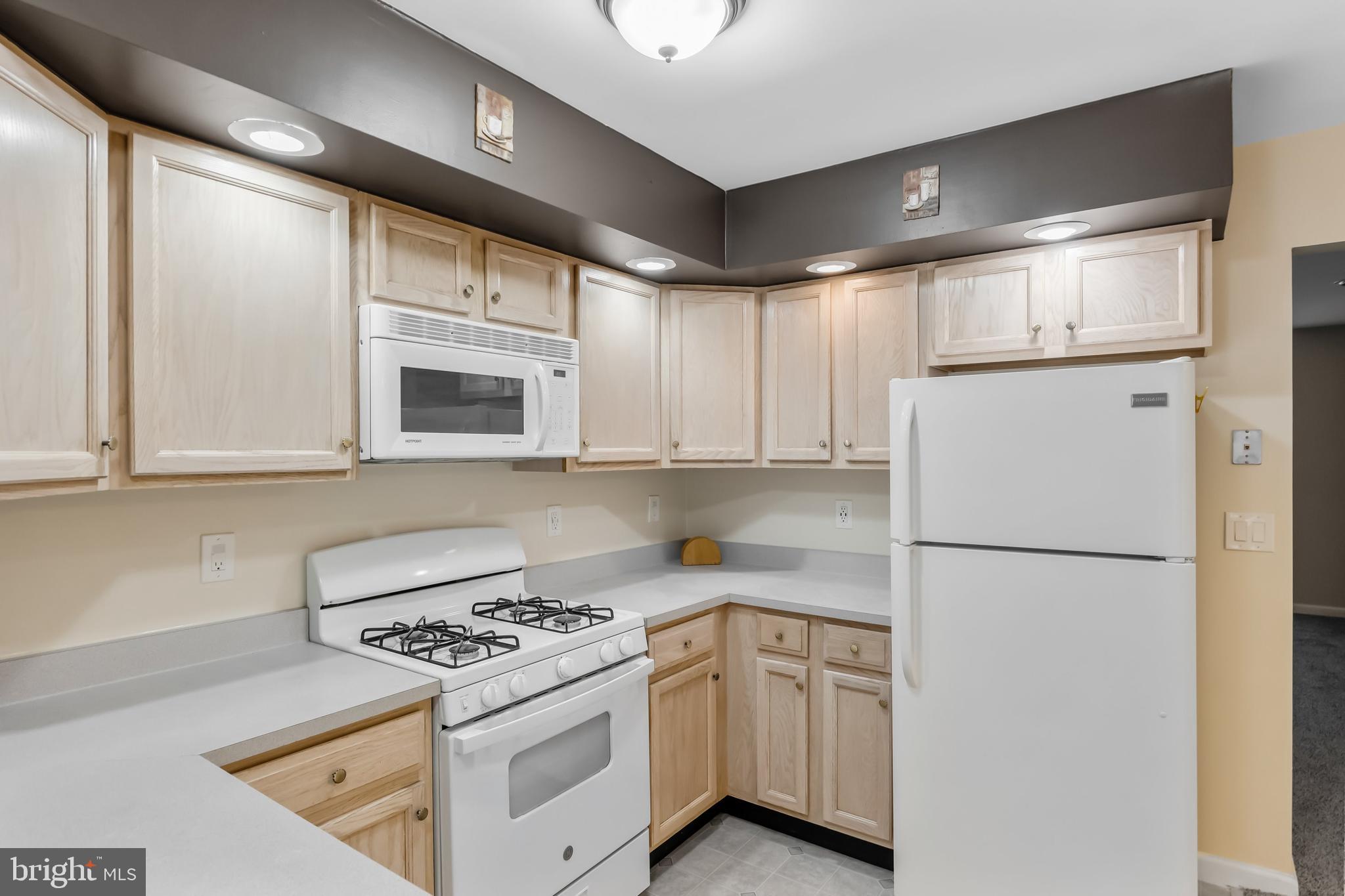 PORT RICHMOND - Residential Lease