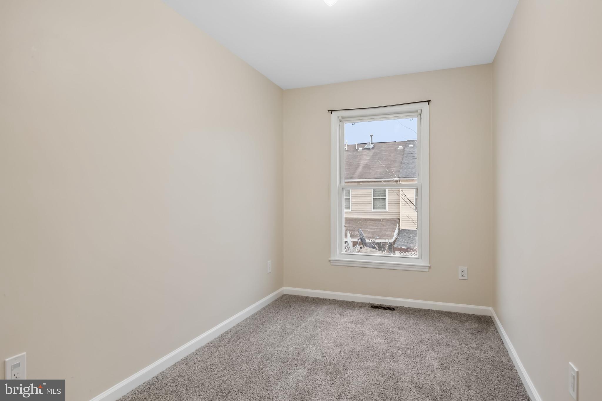 PORT RICHMOND - Residential Lease