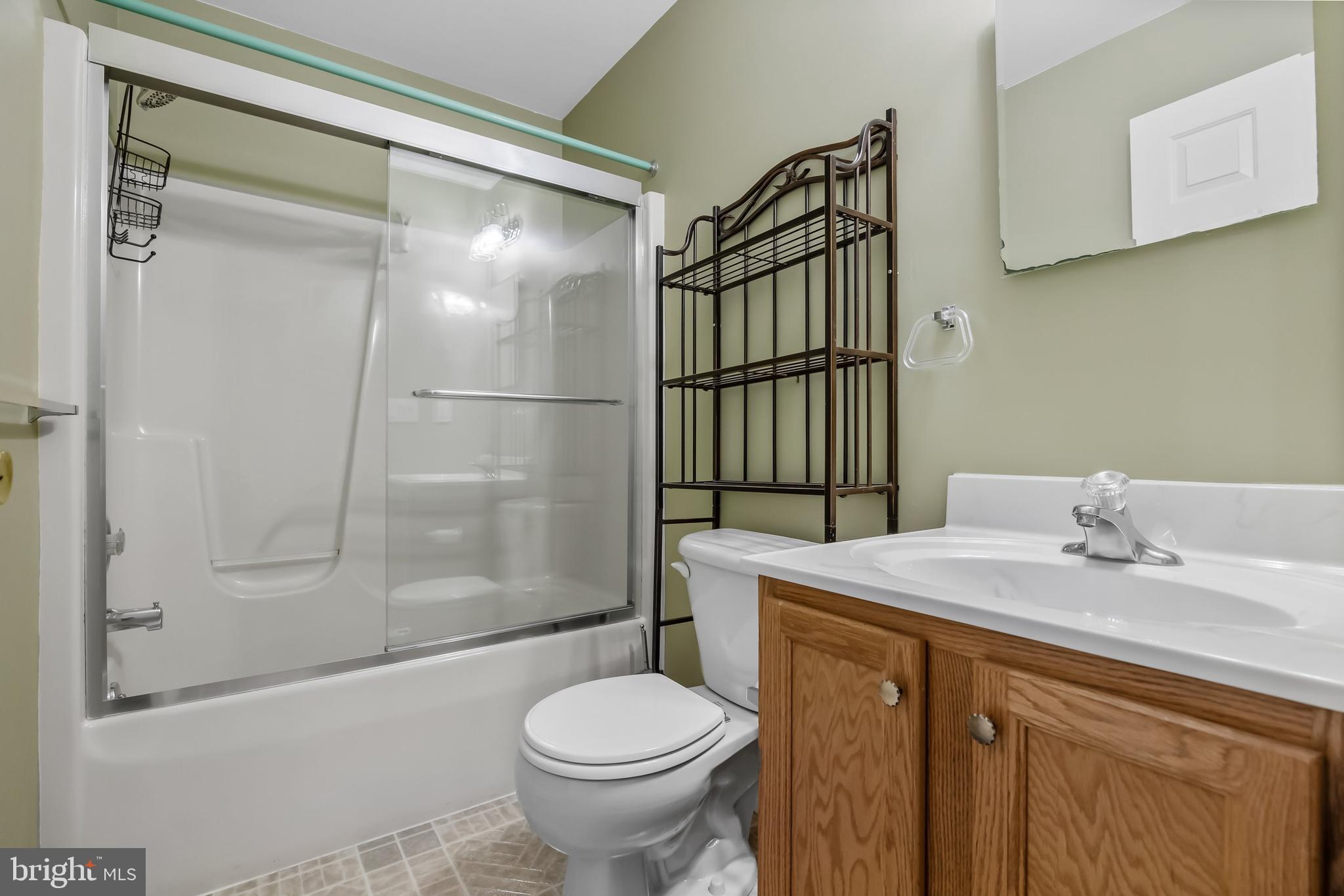 PORT RICHMOND - Residential Lease