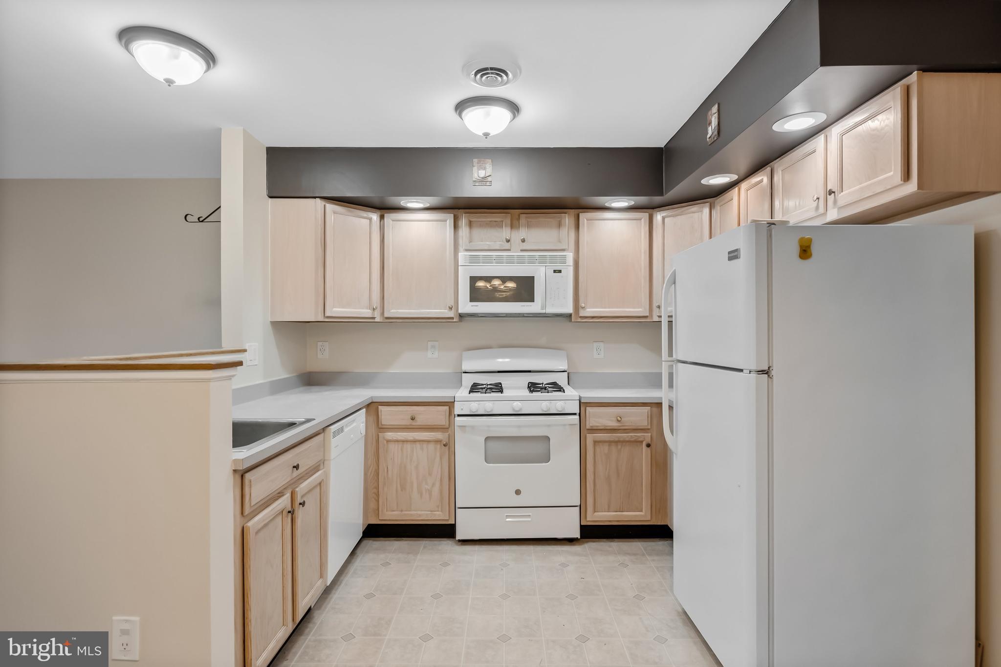 PORT RICHMOND - Residential Lease