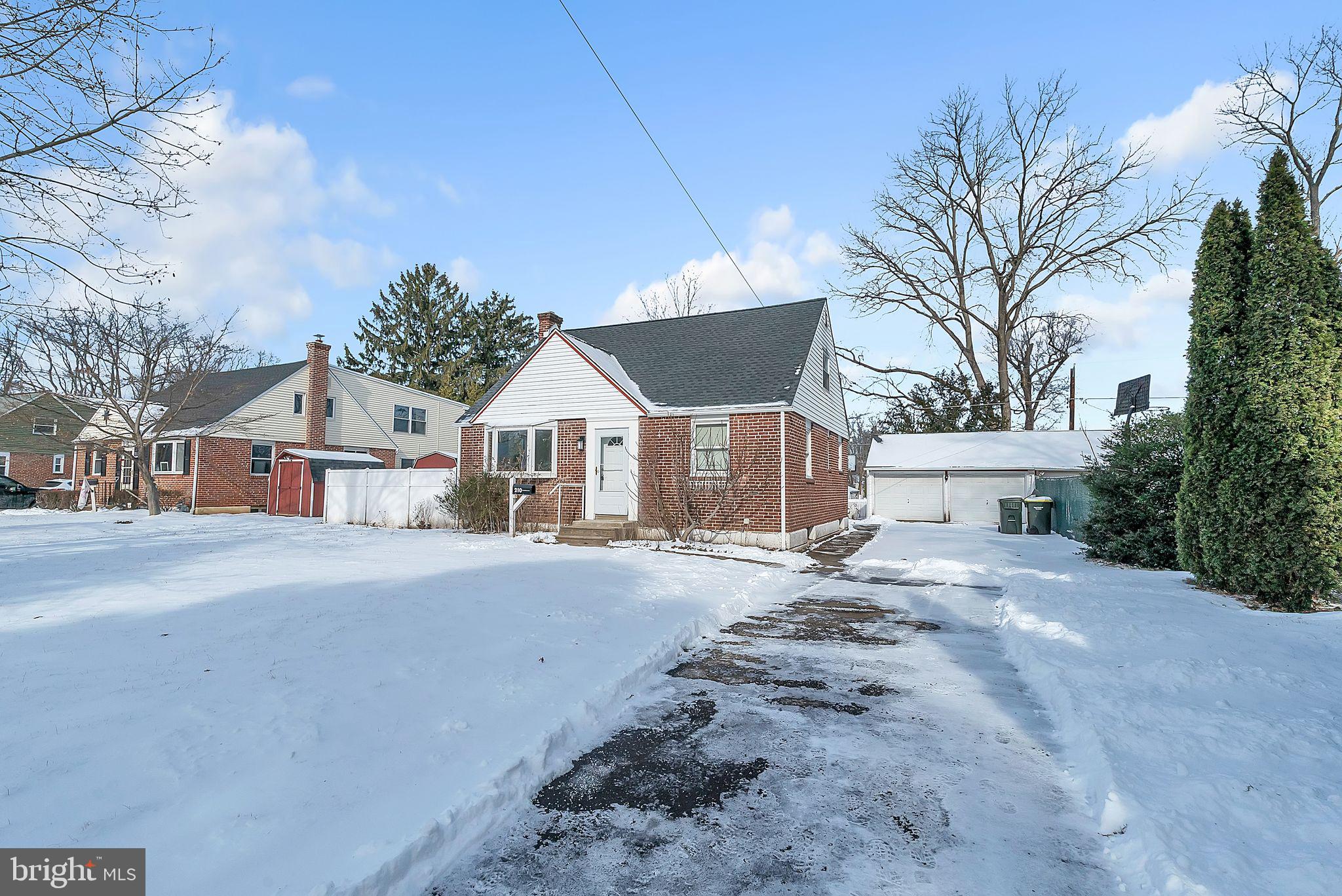 MORELAND MANOR - Residential