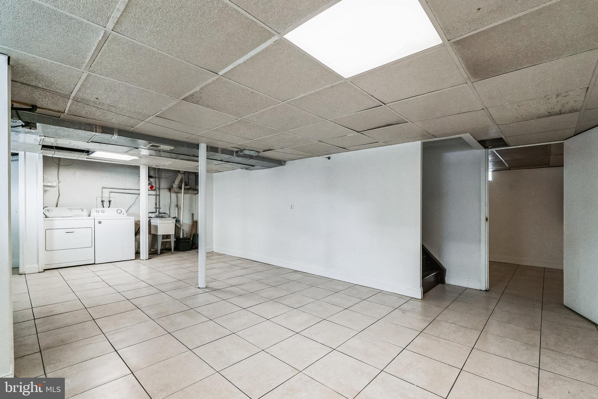 MORELAND MANOR - Residential