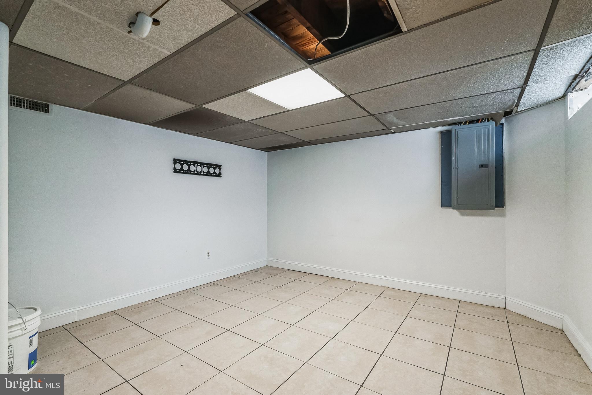 MORELAND MANOR - Residential