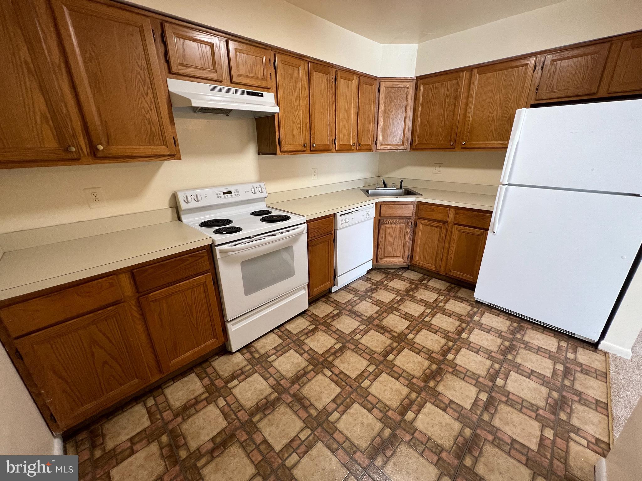 DEVON HILLS CONDO - Residential Lease