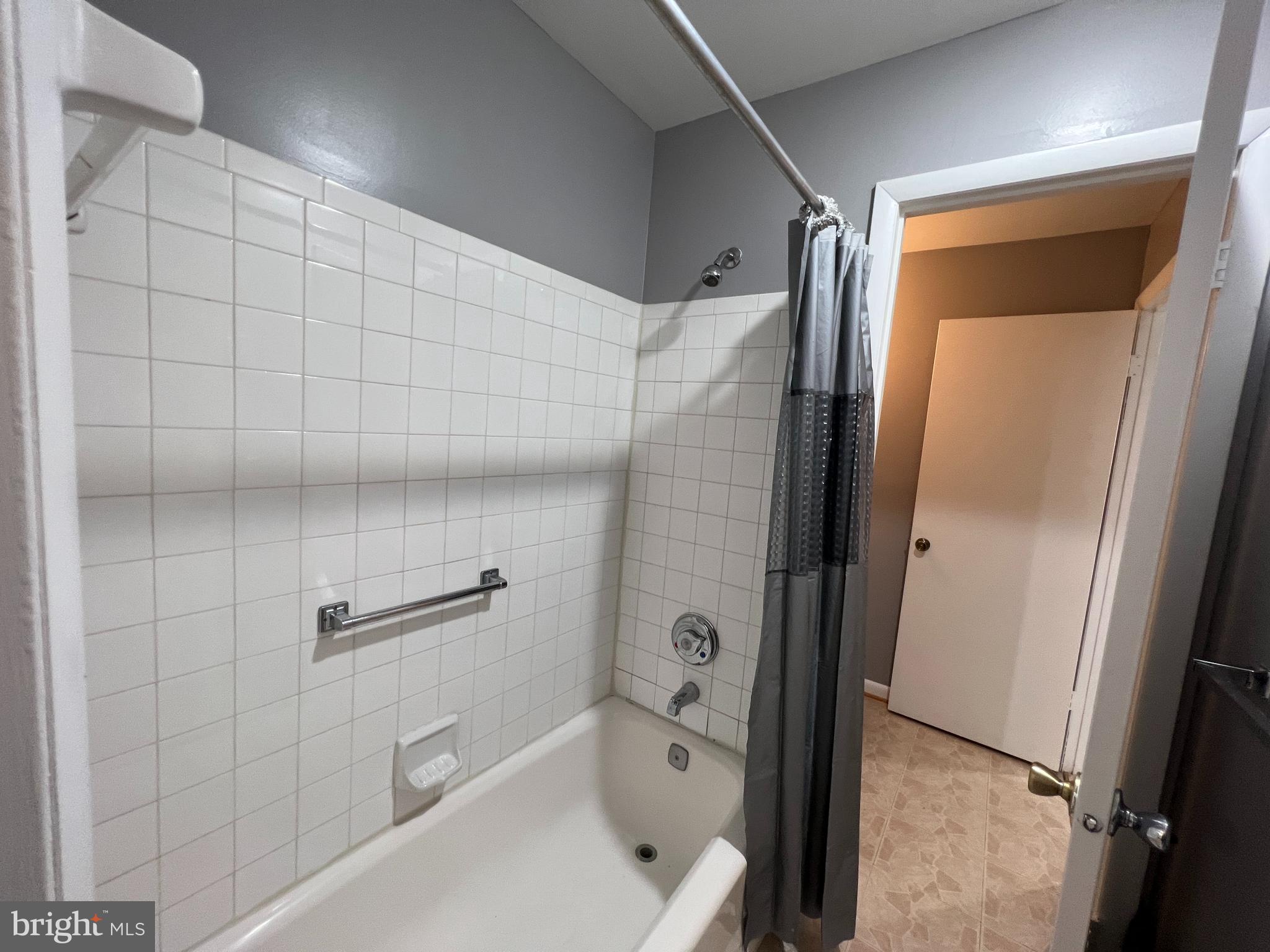 DEVON HILLS CONDO - Residential Lease