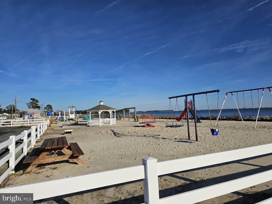 WHITE HOUSE BEACH - Residential