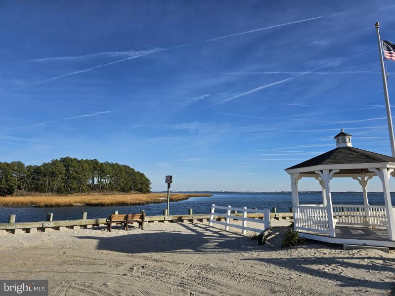 WHITE HOUSE BEACH - Residential