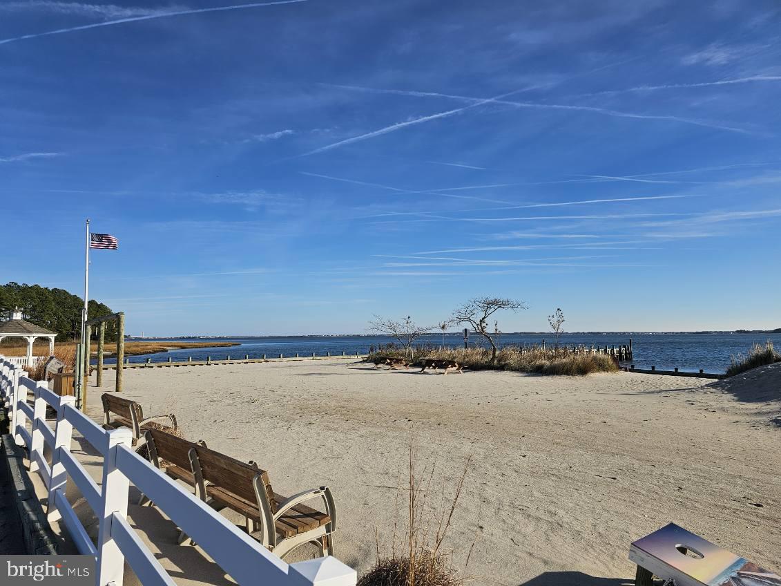 WHITE HOUSE BEACH - Residential