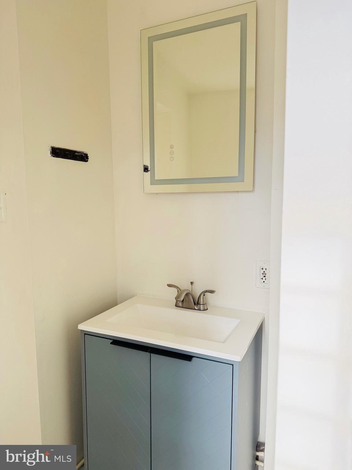 OLD GOUCHER - Residential Lease