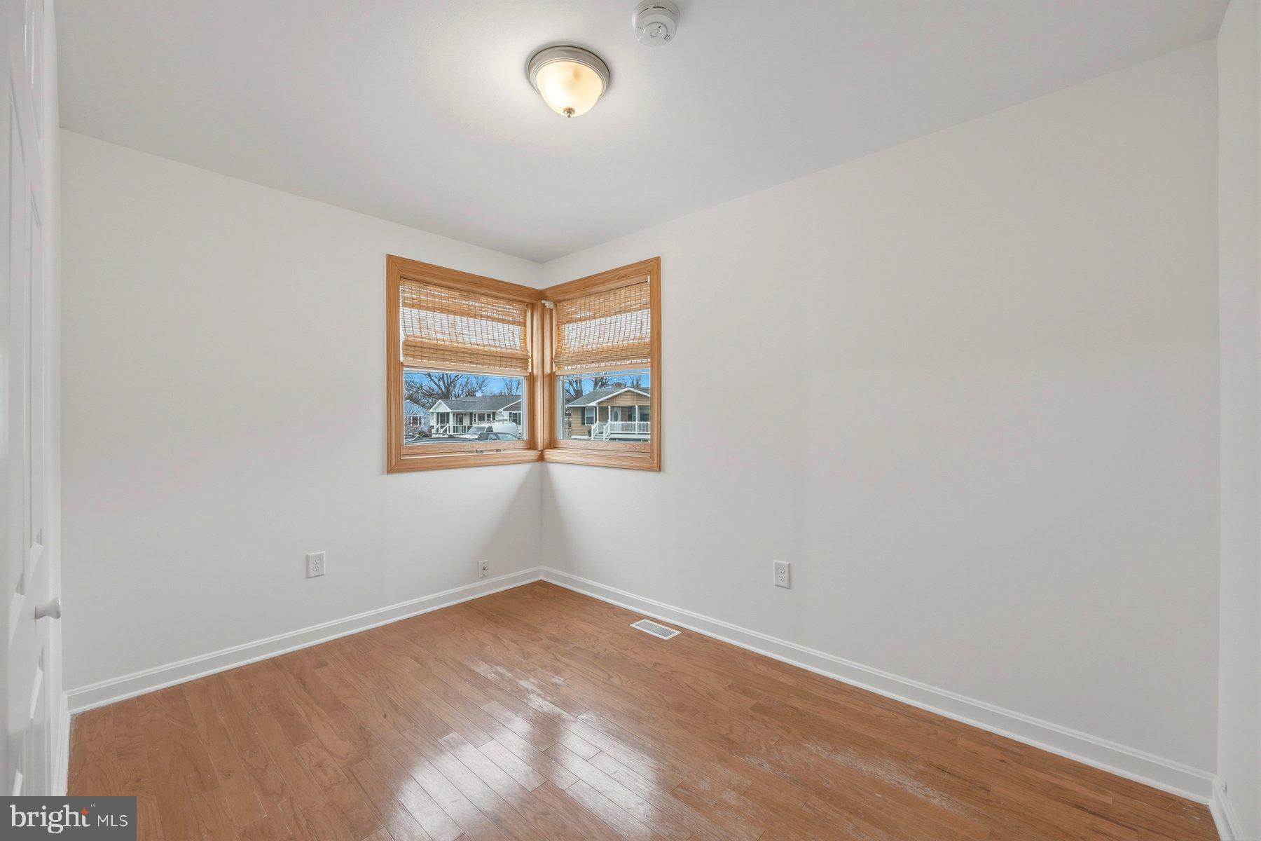 PLEASANTVILLE - Residential