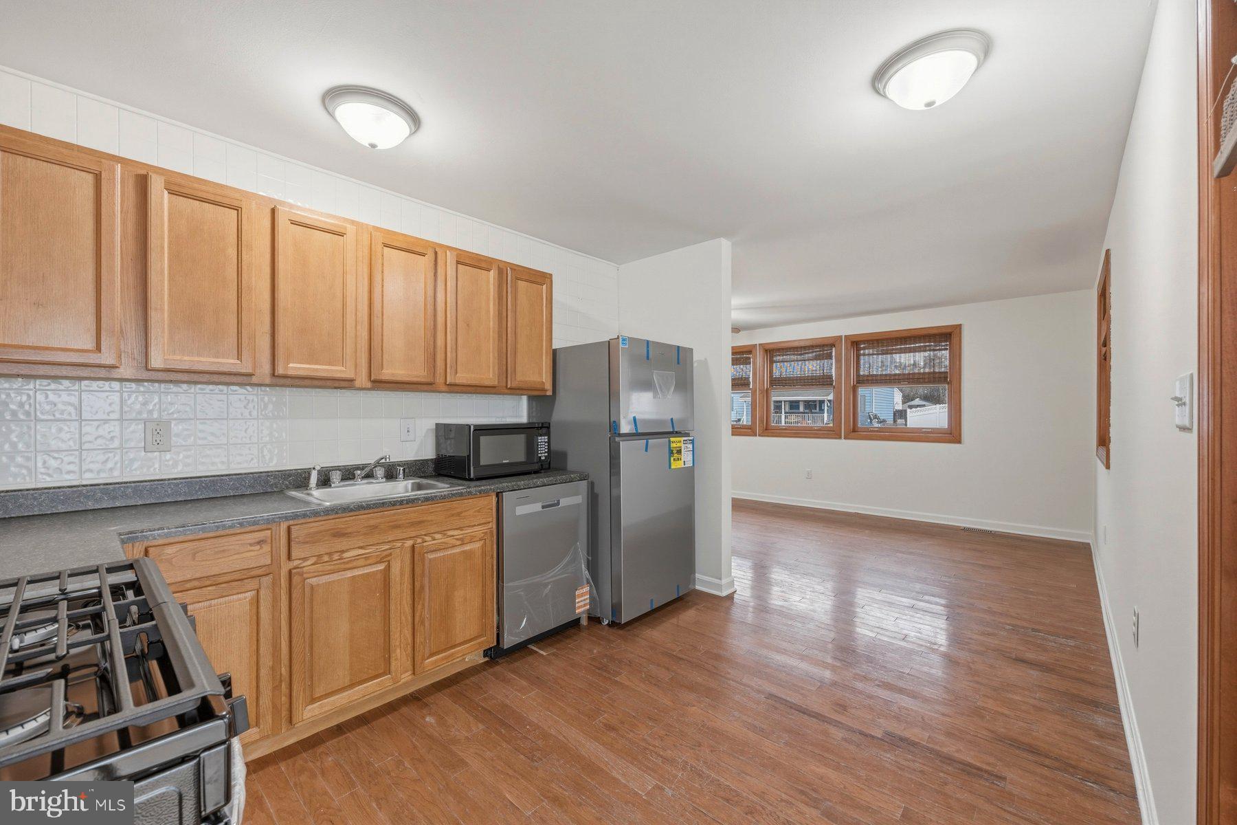 PLEASANTVILLE - Residential