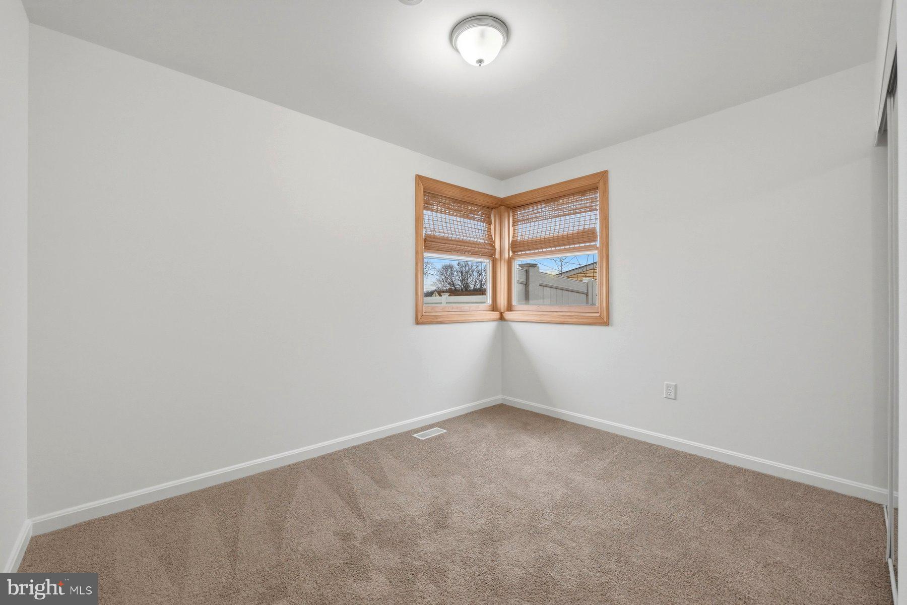 PLEASANTVILLE - Residential