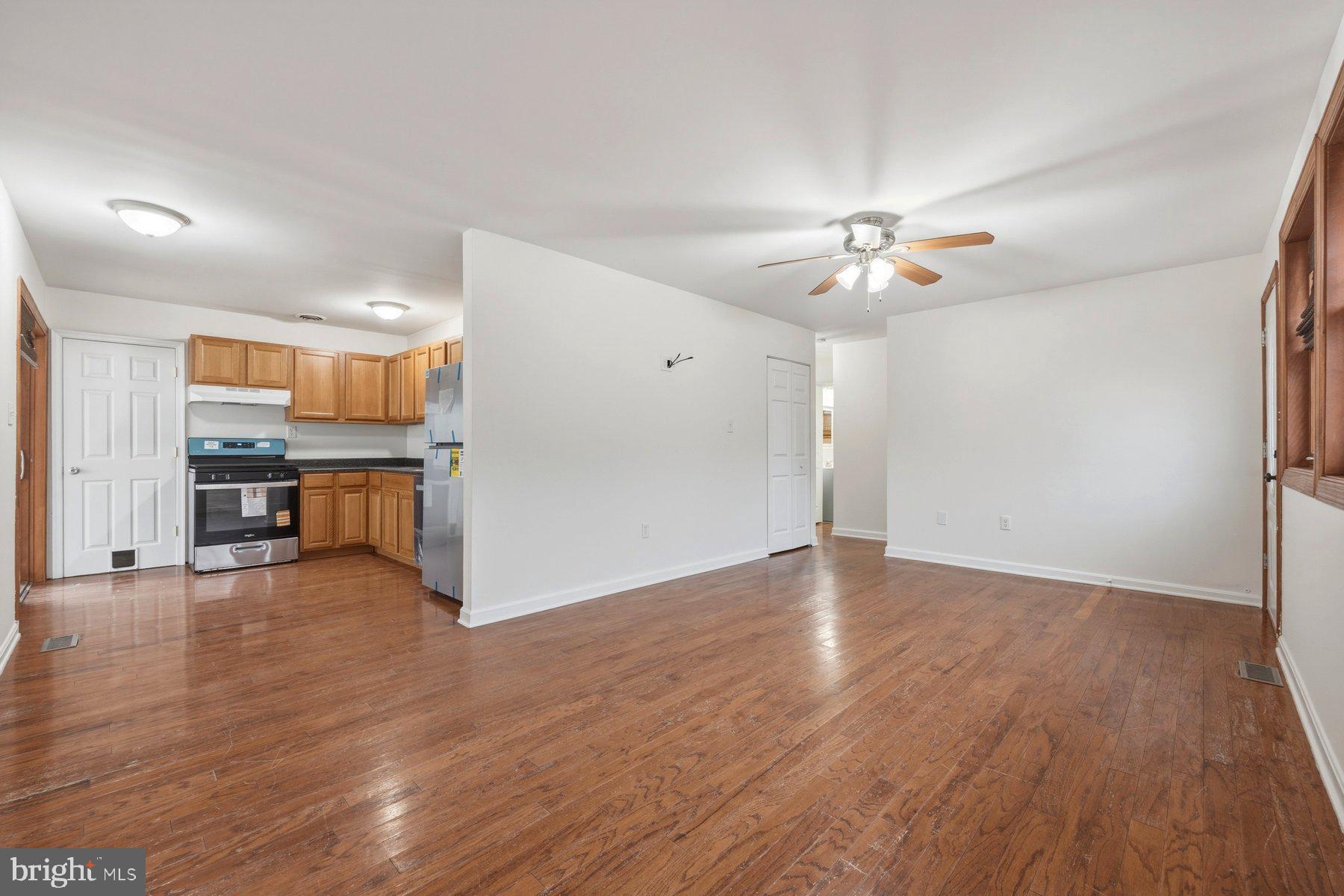 PLEASANTVILLE - Residential