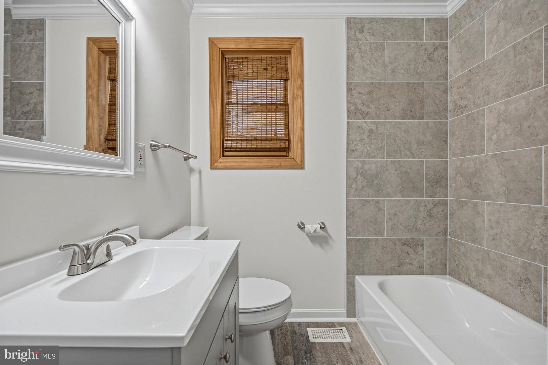 PLEASANTVILLE - Residential