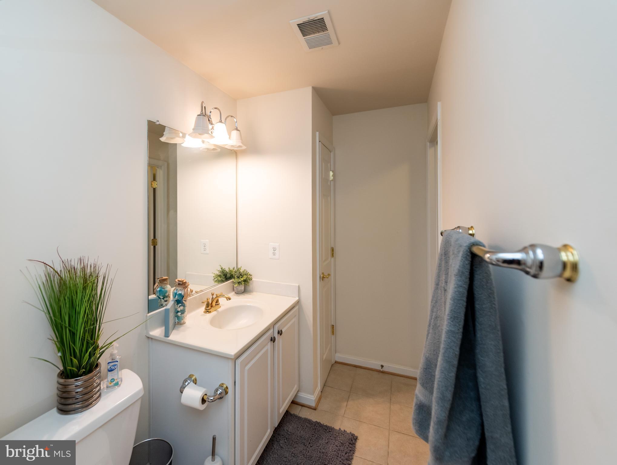 GROVETON WOODS - Residential Lease