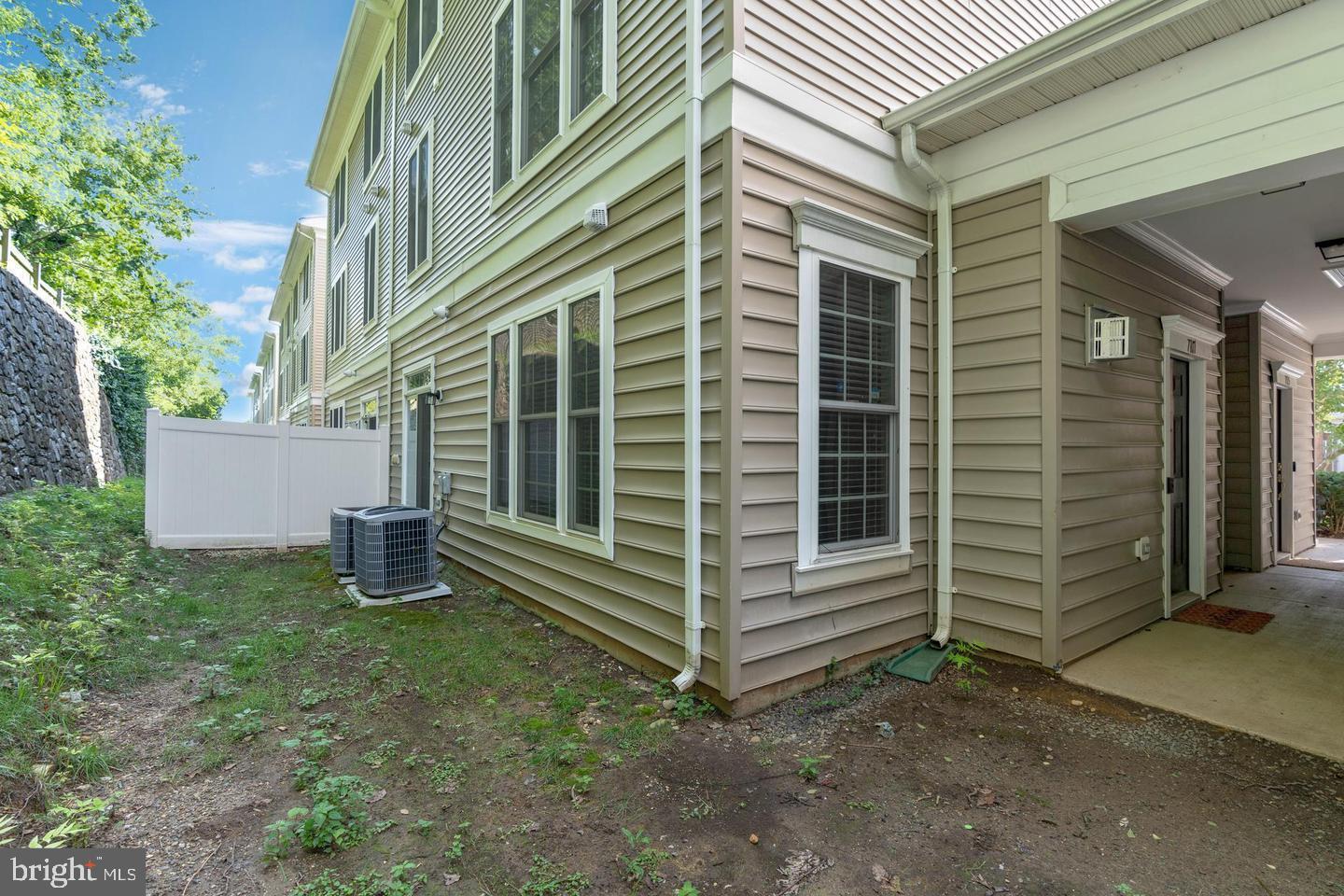 GROVETON WOODS - Residential Lease