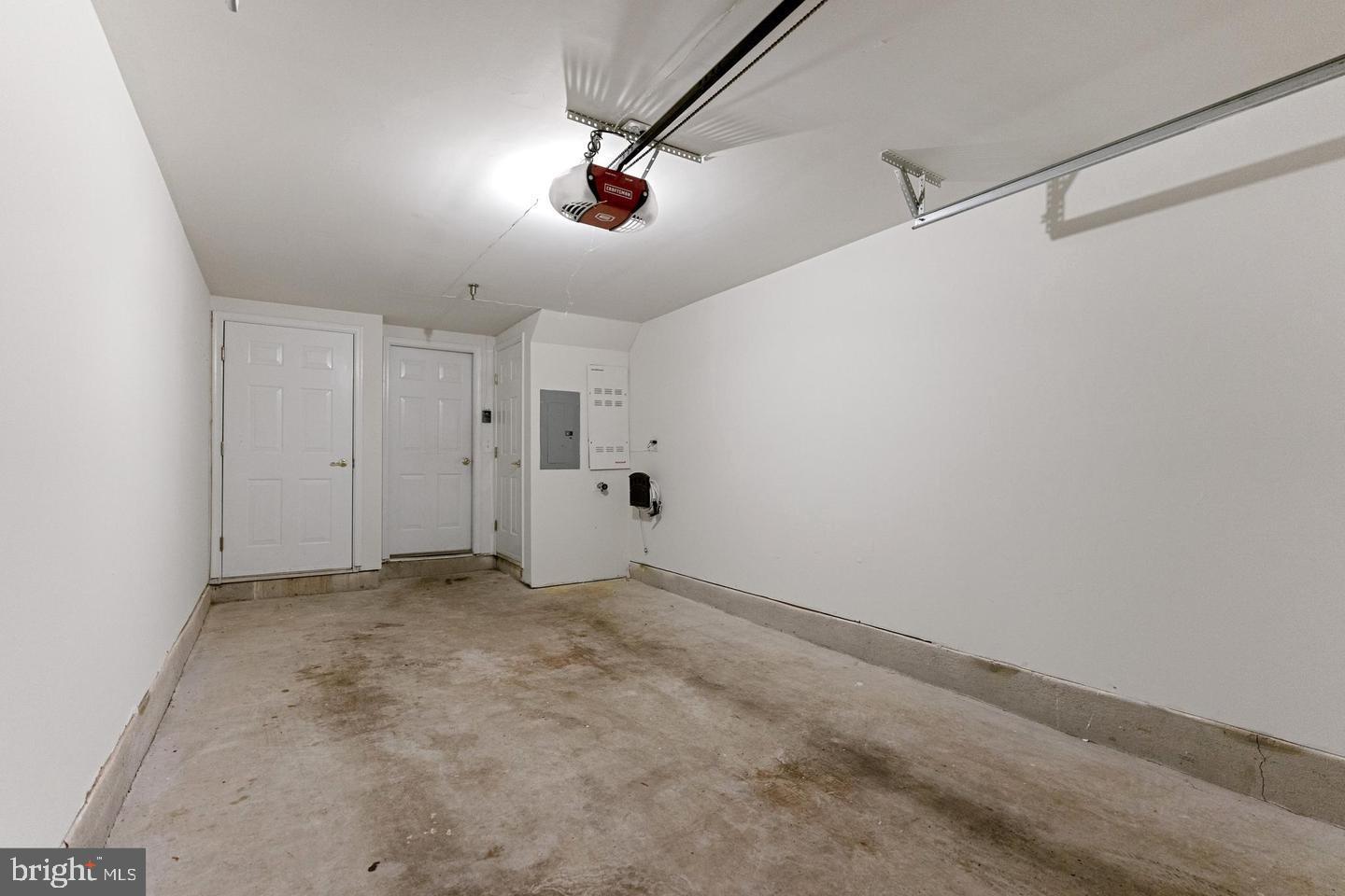 GROVETON WOODS - Residential Lease