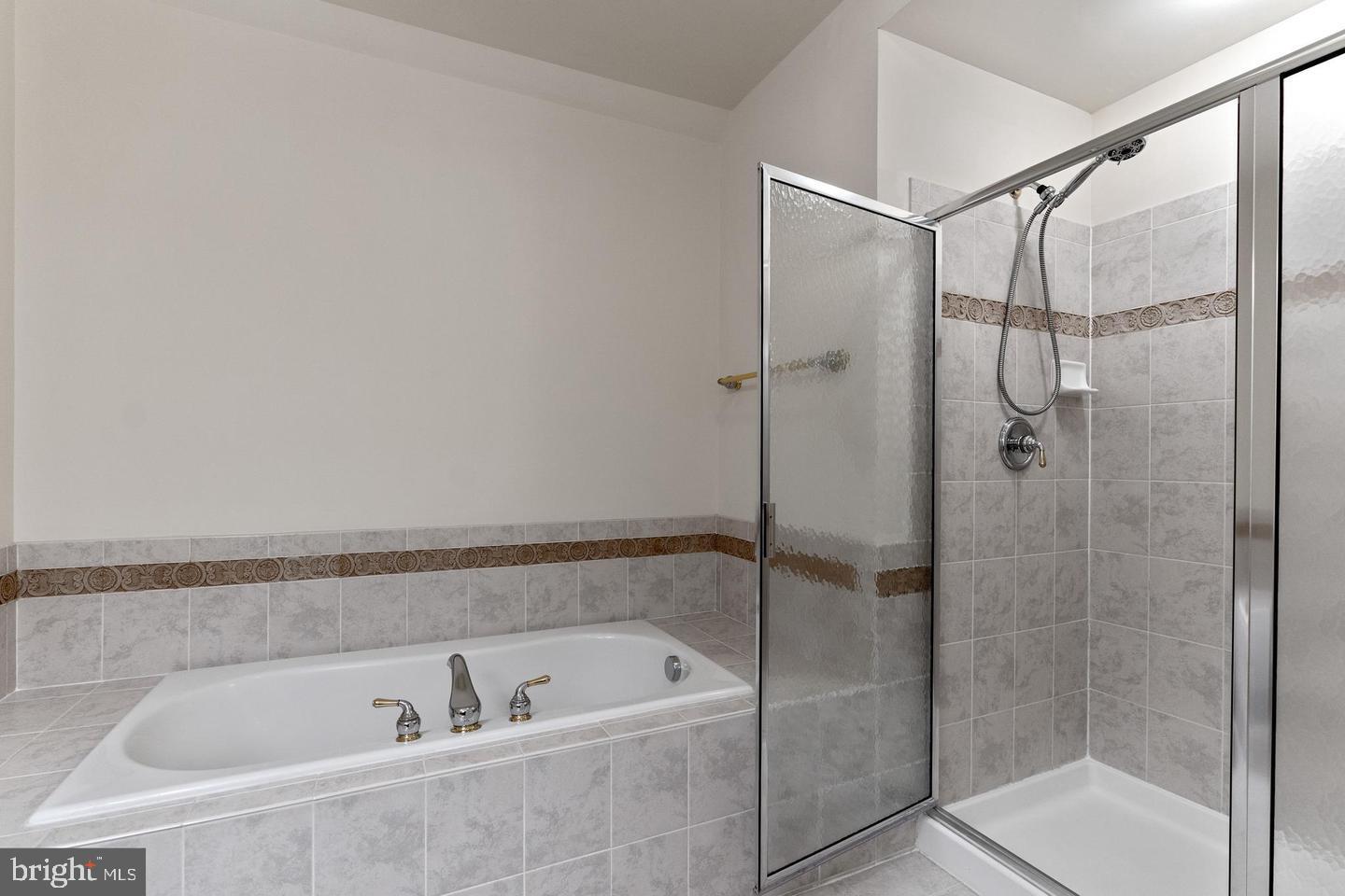 GROVETON WOODS - Residential Lease