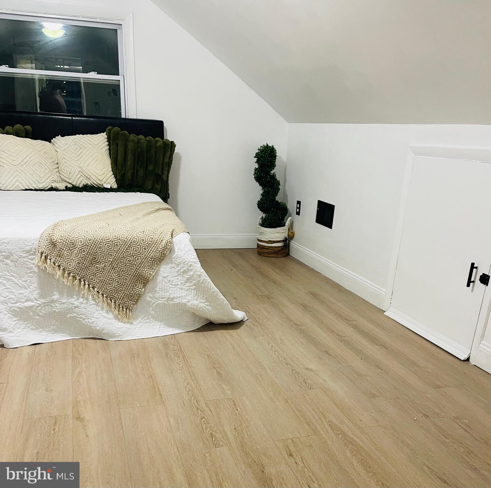 ARMSTRONG MANOR - Residential Lease