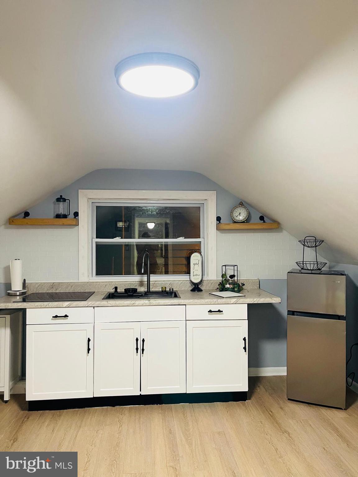 ARMSTRONG MANOR - Residential Lease