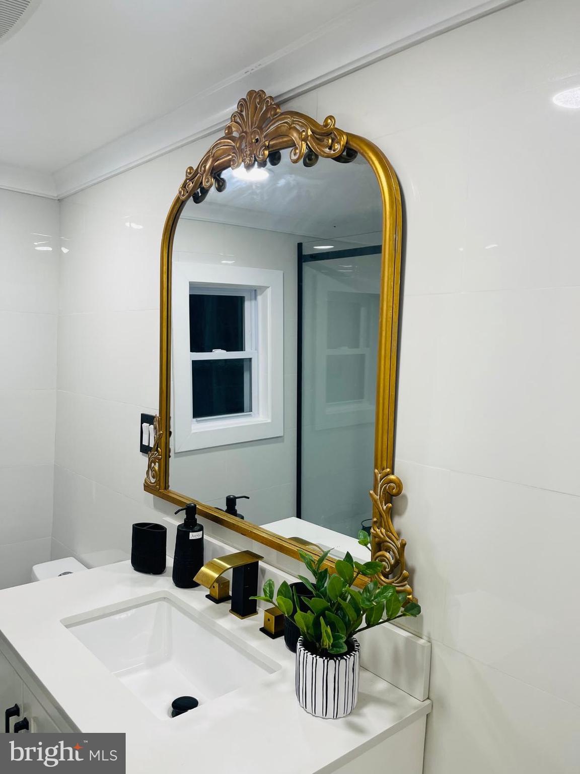 ARMSTRONG MANOR - Residential Lease