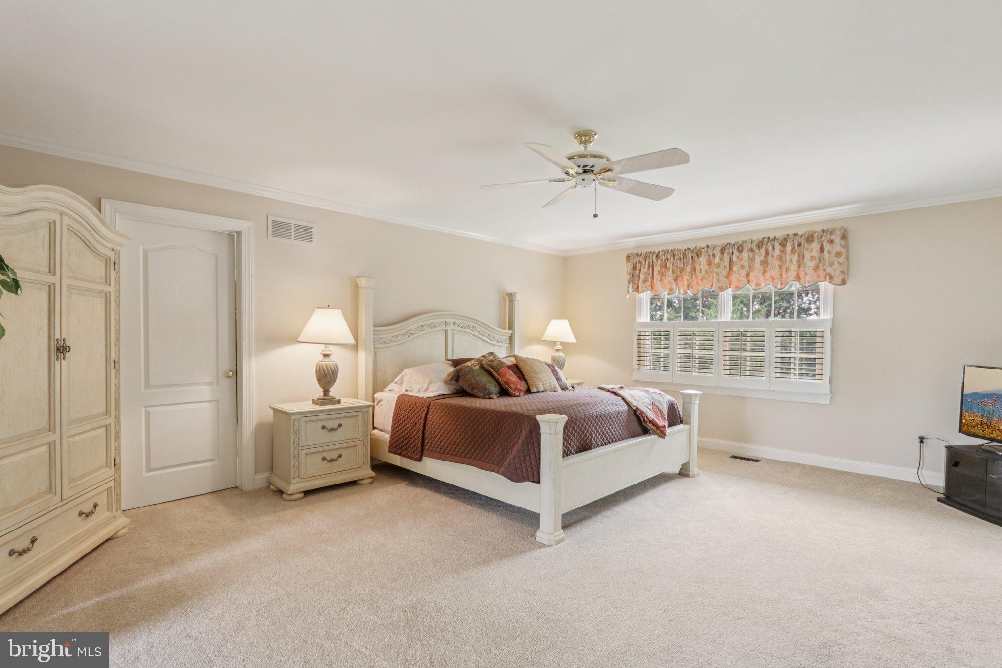 THORNBURY KNOLL - Residential