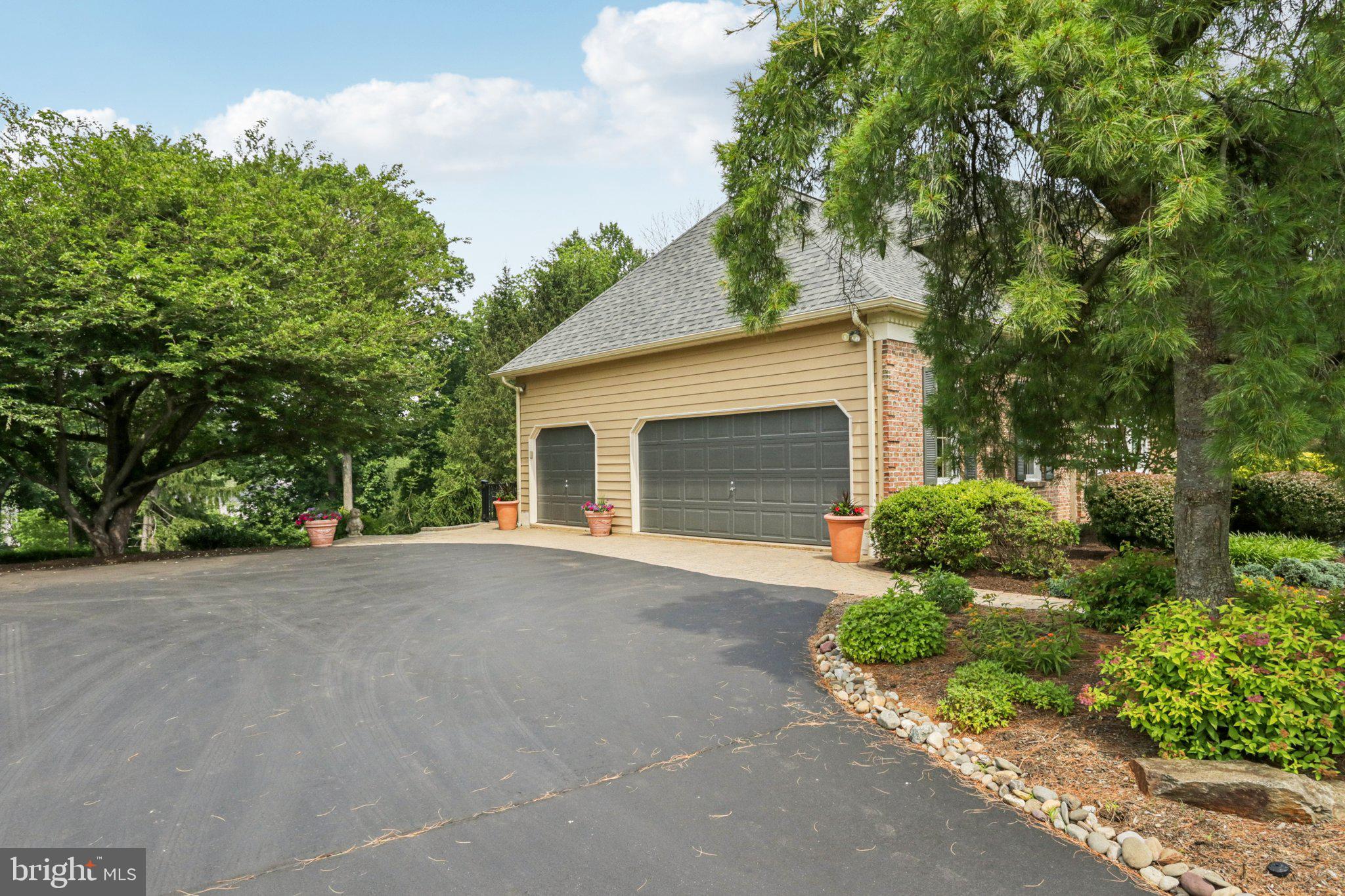 THORNBURY KNOLL - Residential