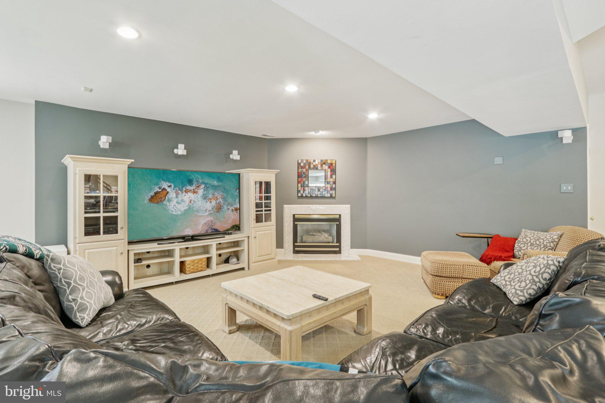 THORNBURY KNOLL - Residential