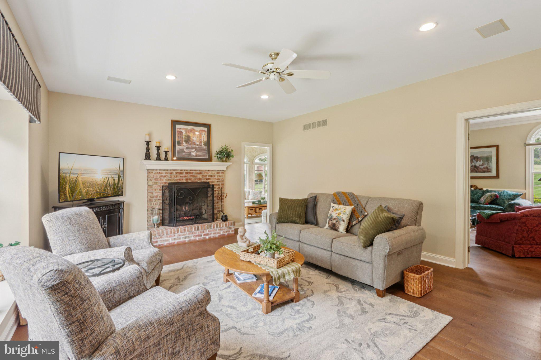 THORNBURY KNOLL - Residential