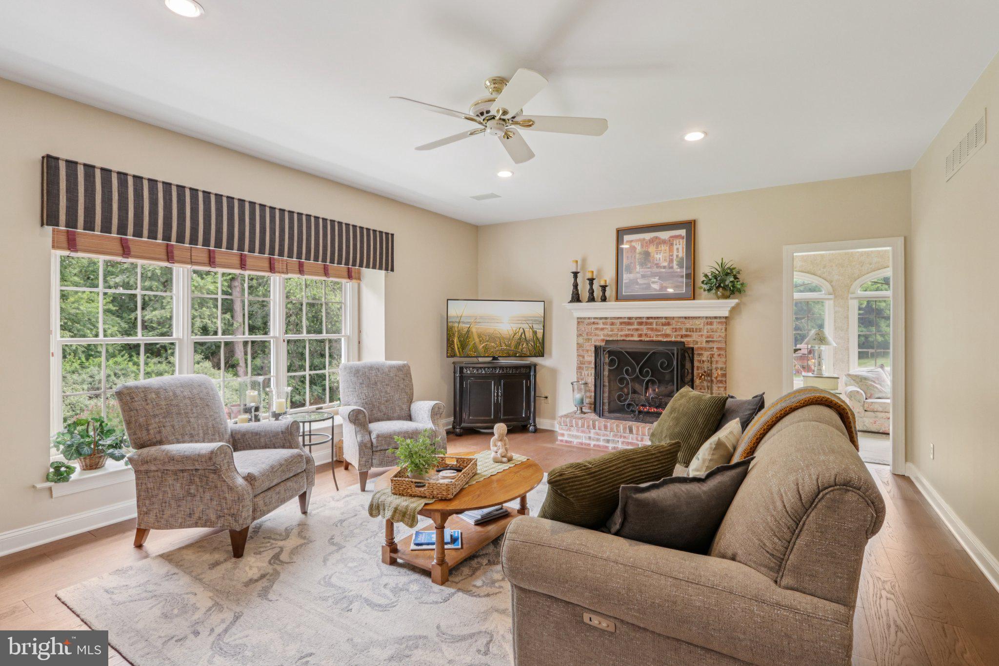 THORNBURY KNOLL - Residential