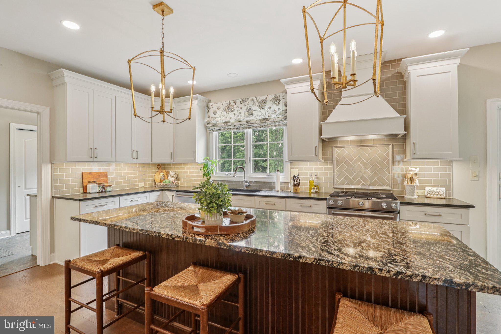 THORNBURY KNOLL - Residential