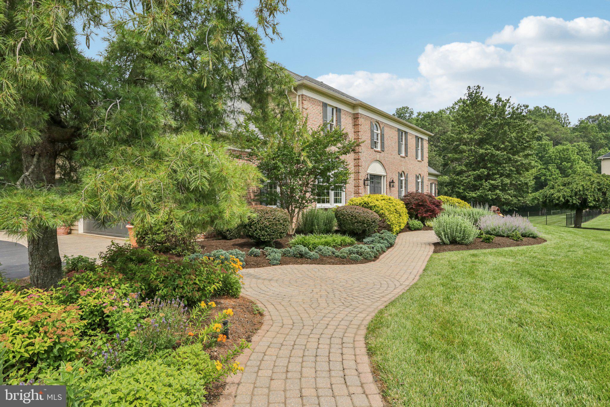 THORNBURY KNOLL - Residential