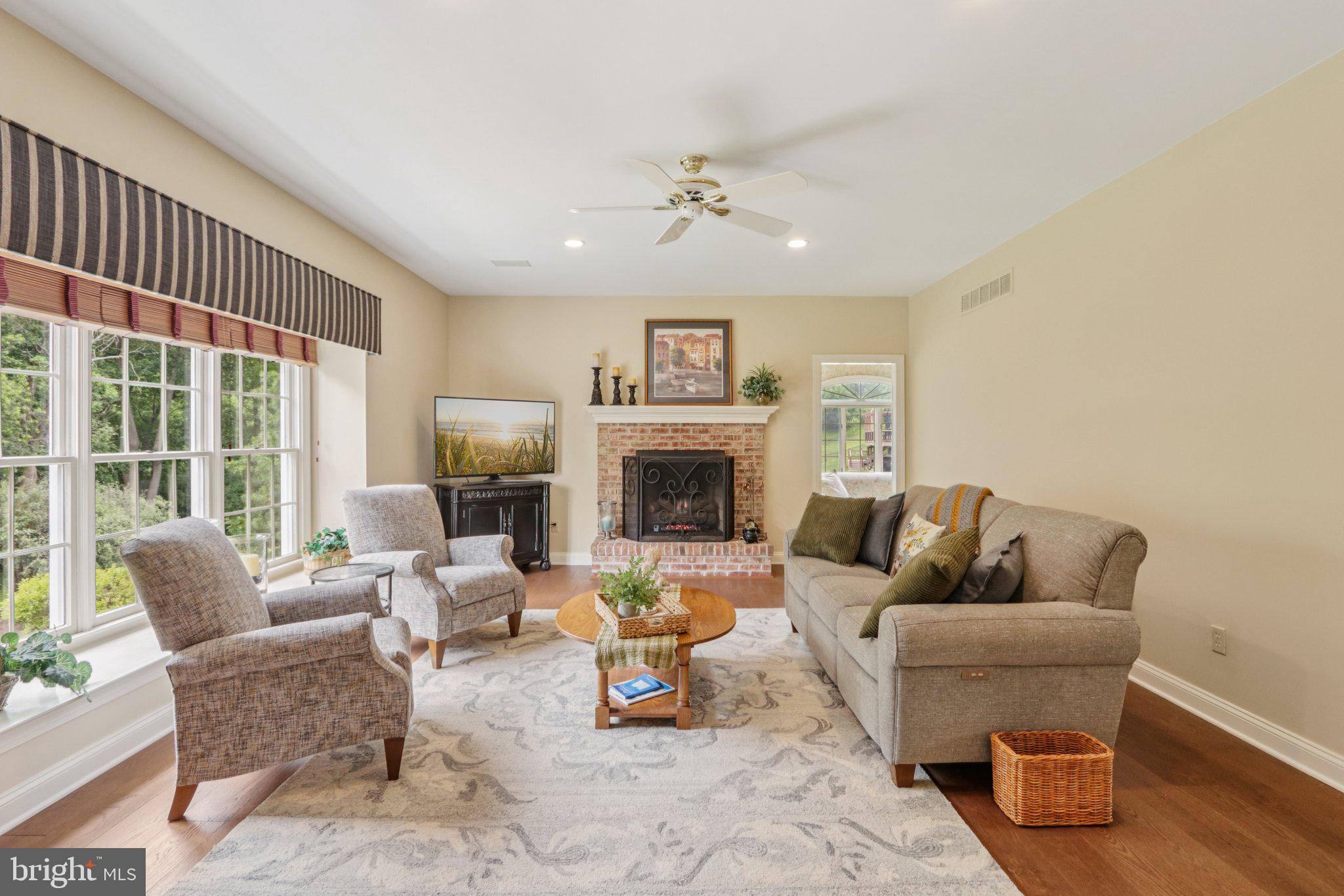 THORNBURY KNOLL - Residential