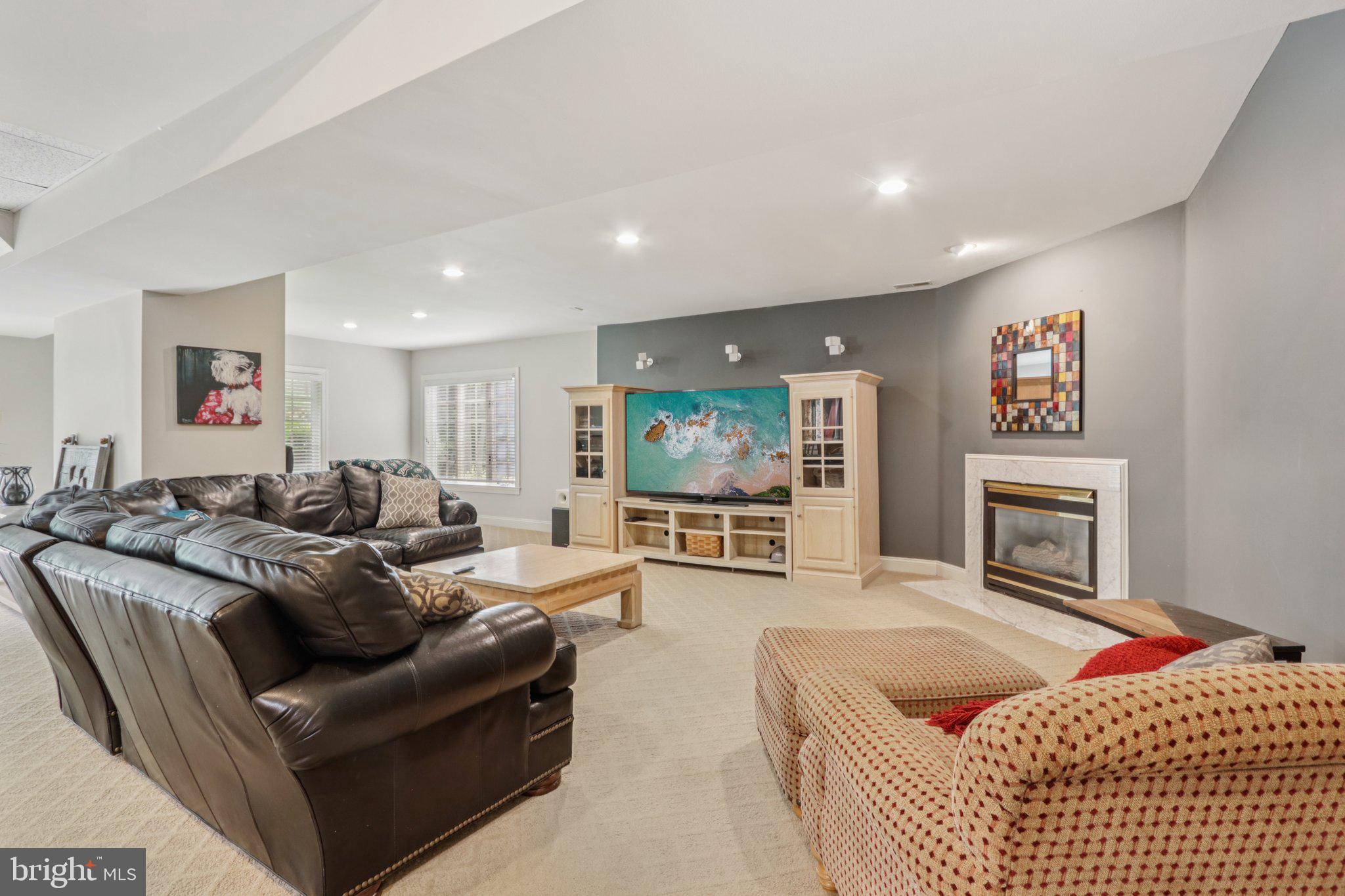 THORNBURY KNOLL - Residential