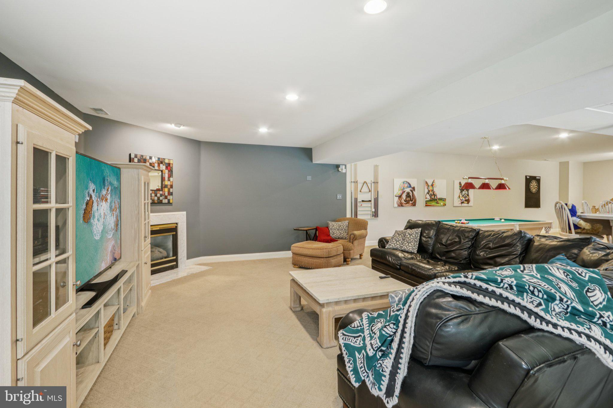 THORNBURY KNOLL - Residential