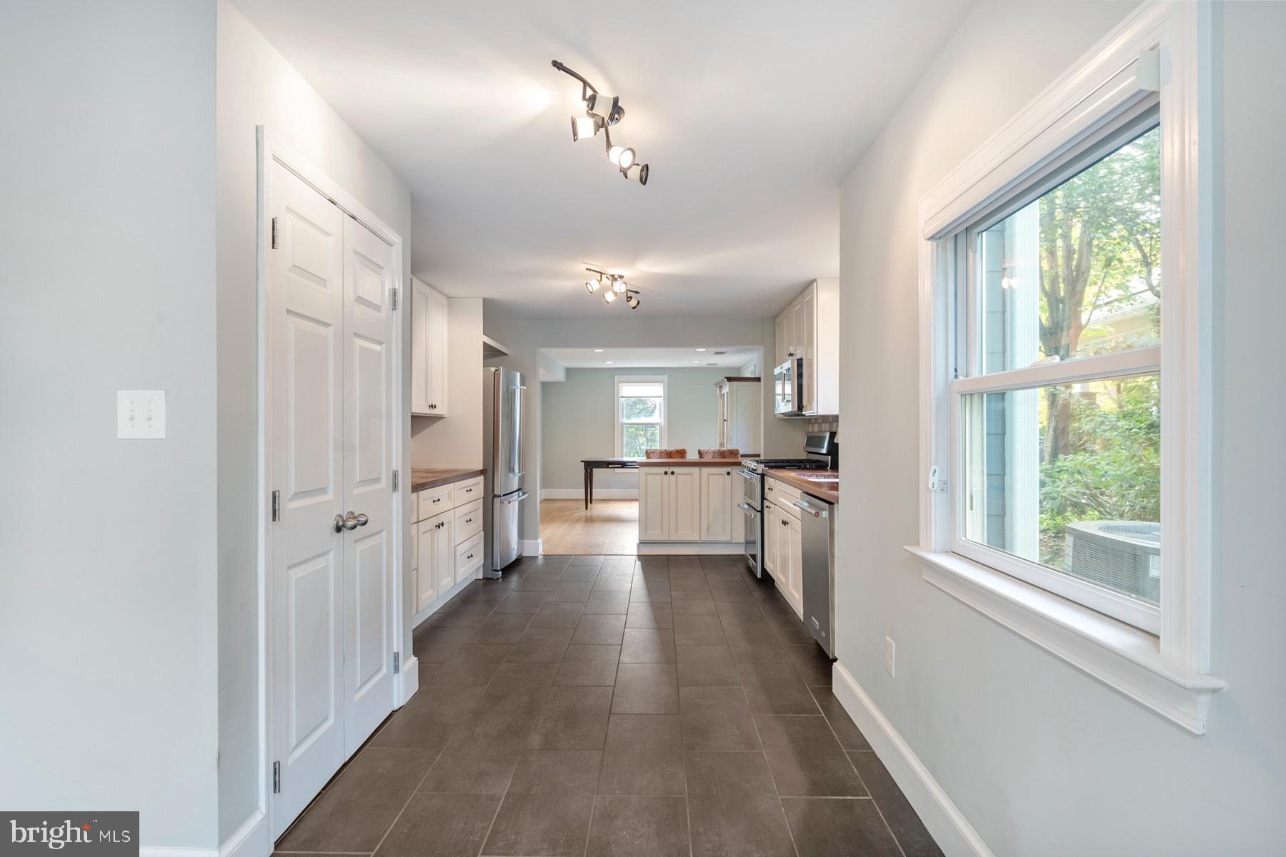 ASHTON HEIGHTS - Residential Lease