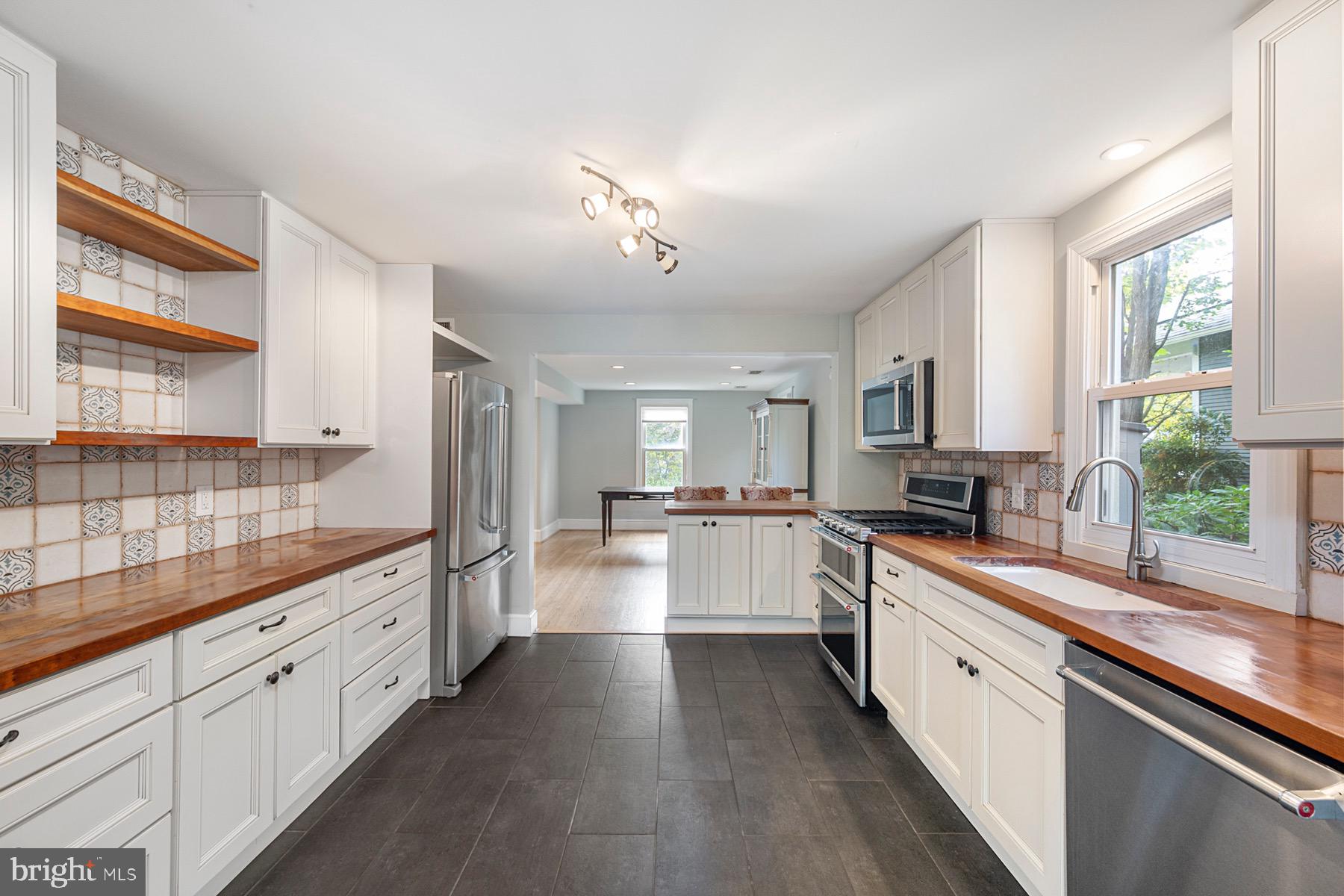 ASHTON HEIGHTS - Residential Lease