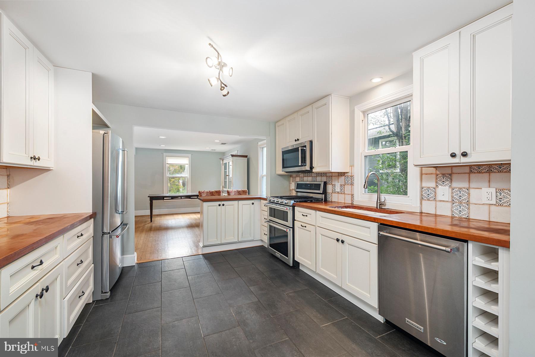 ASHTON HEIGHTS - Residential Lease