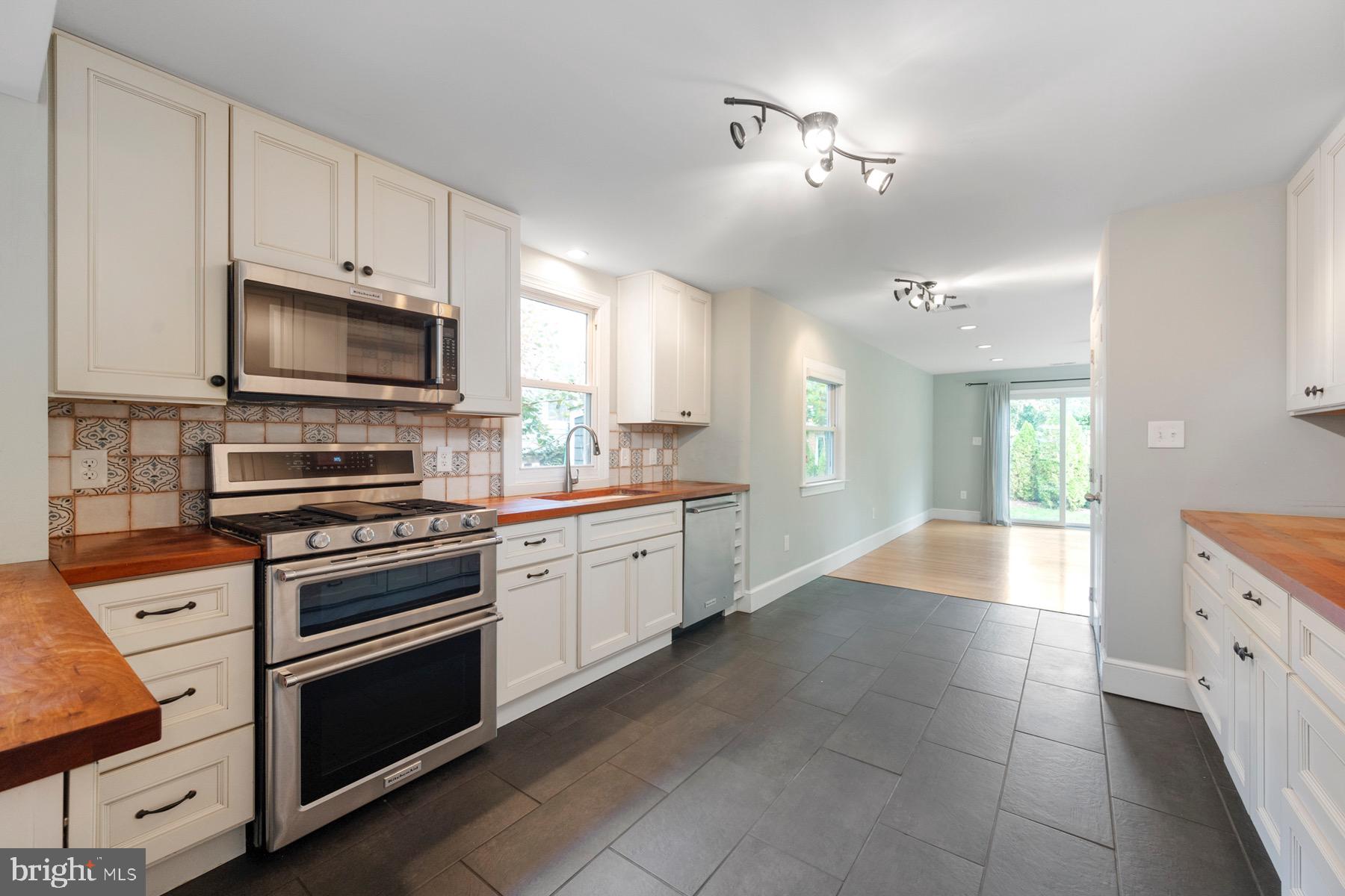 ASHTON HEIGHTS - Residential Lease