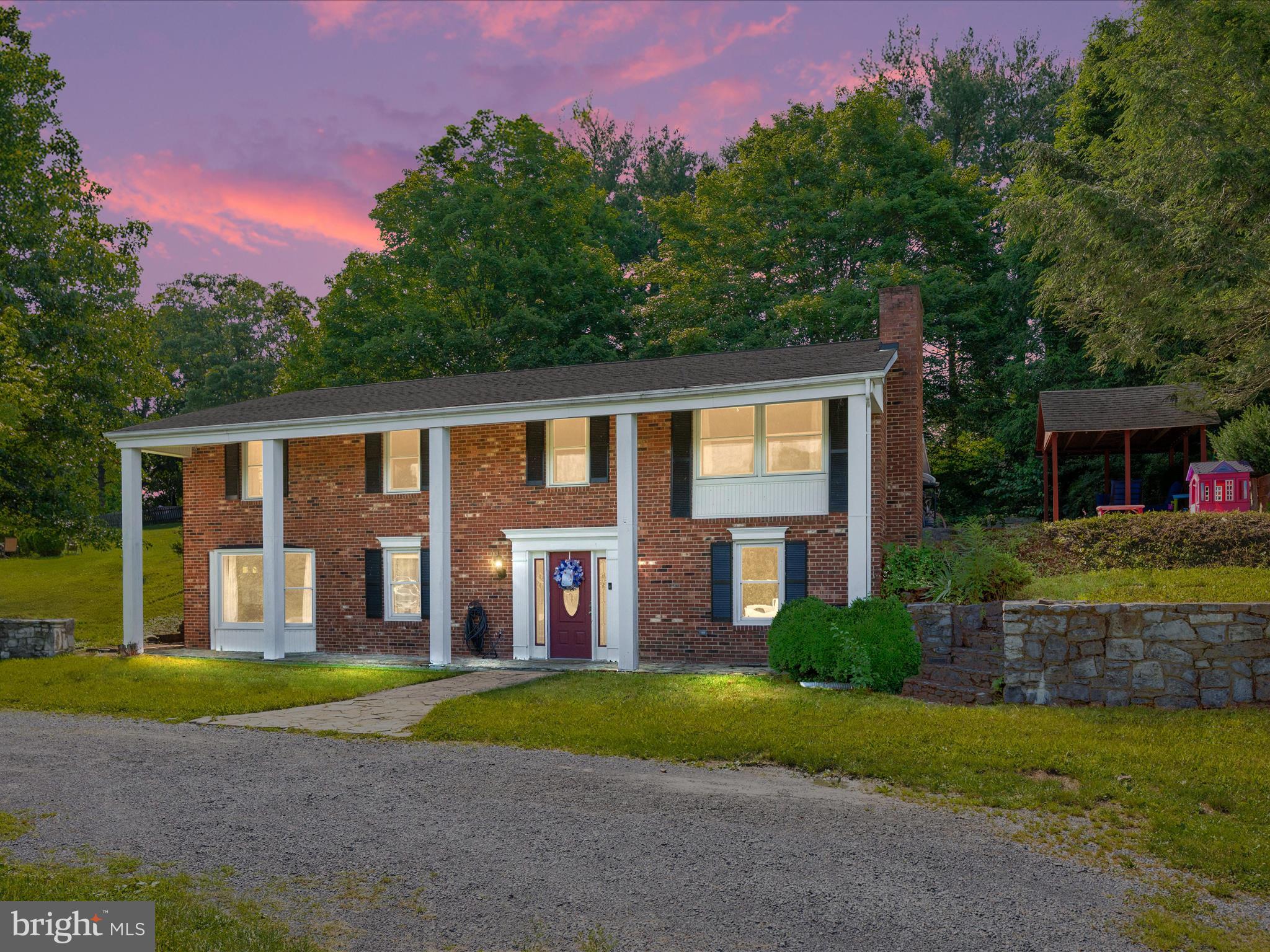 106 LAKESIDE DRIVE
