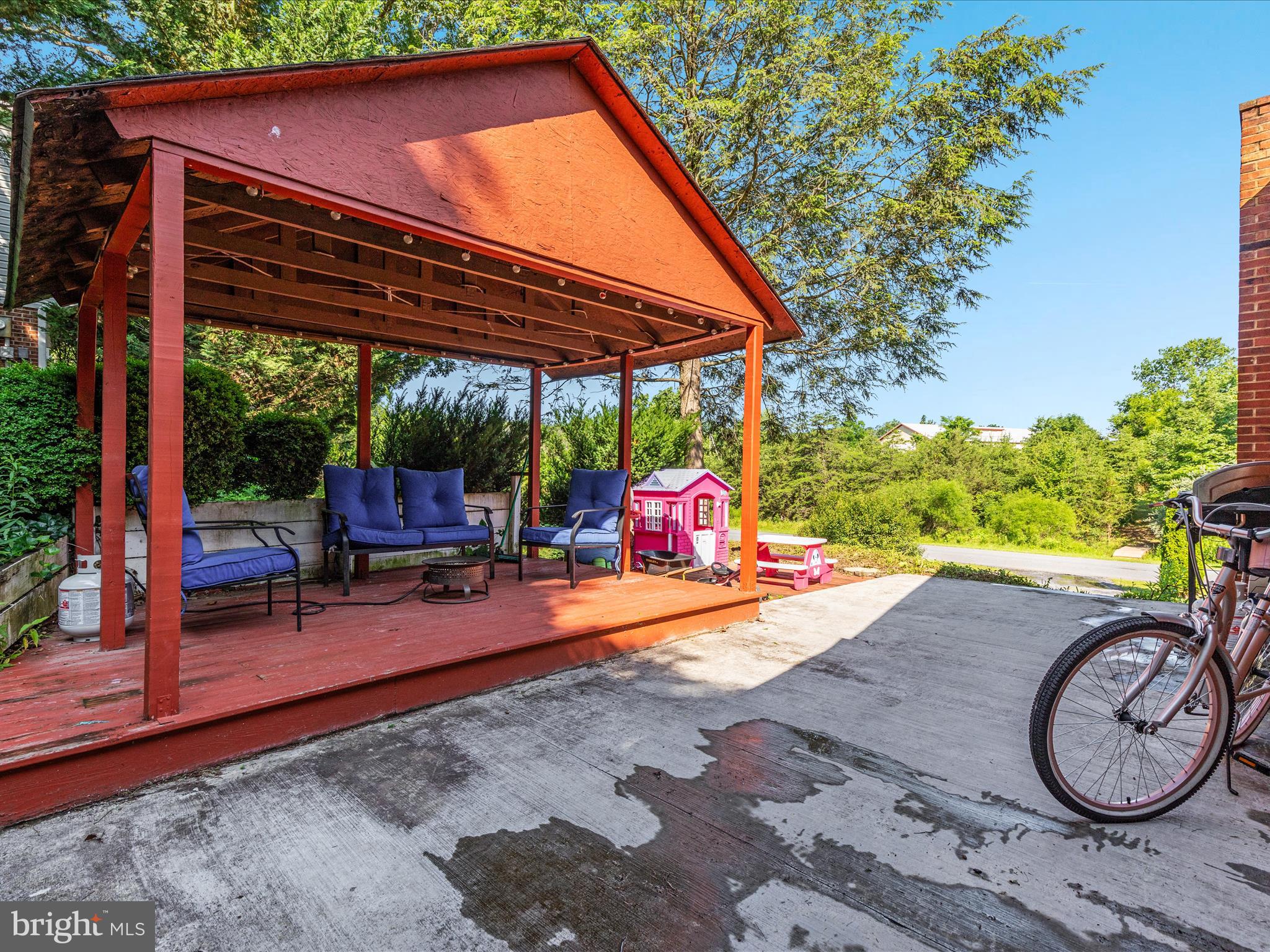 LAKESIDE ESTATES - Residential