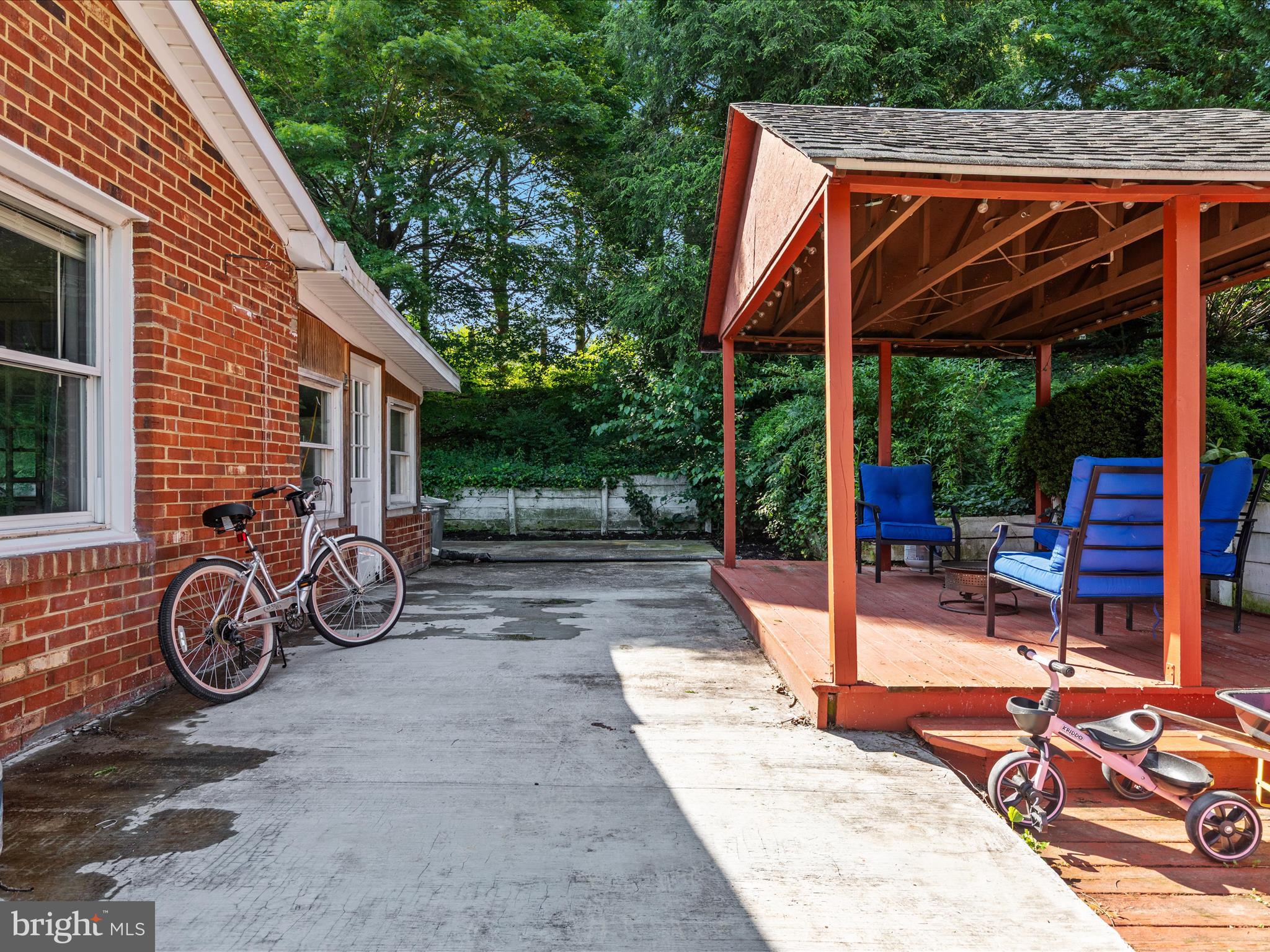 LAKESIDE ESTATES - Residential