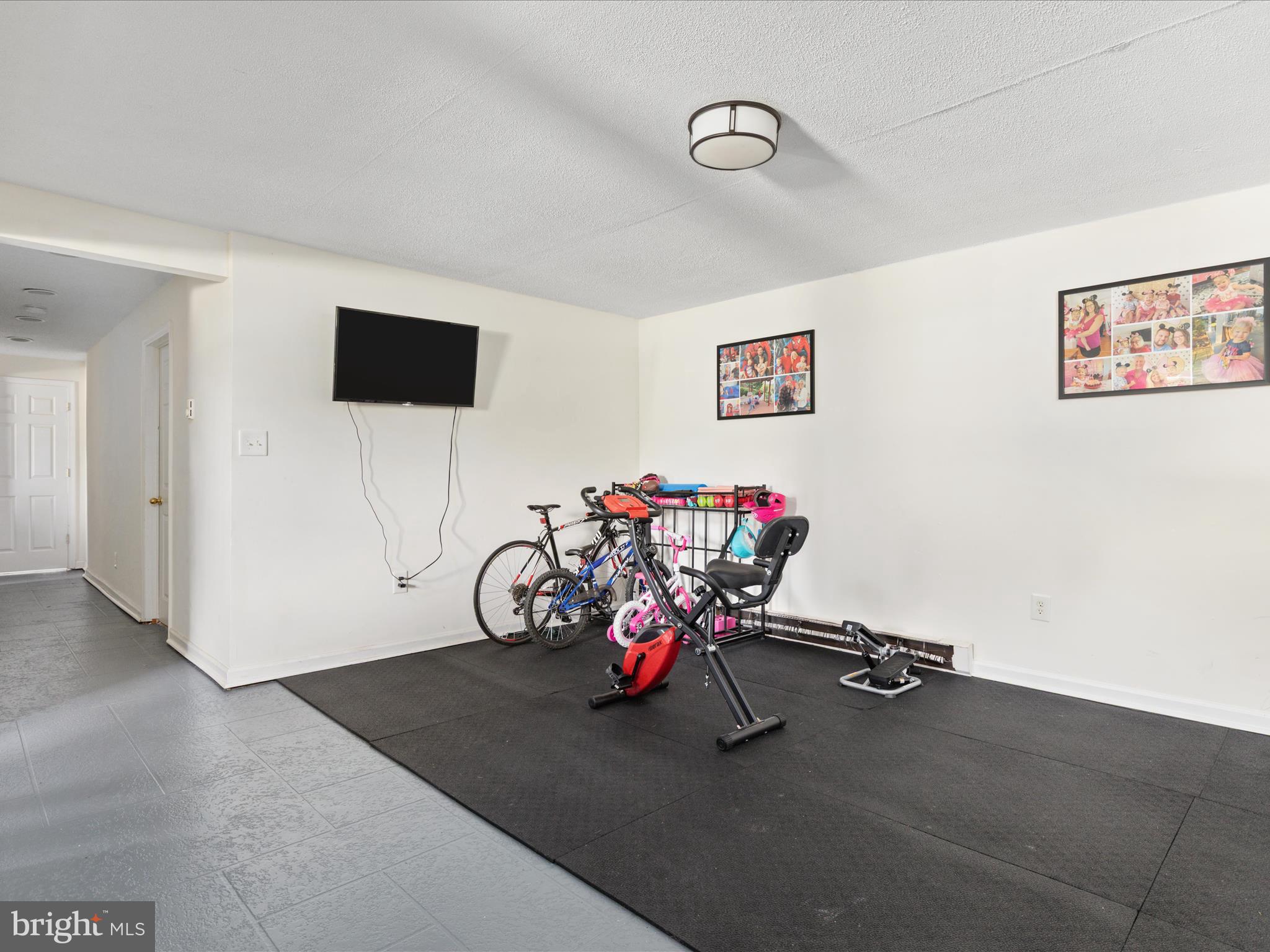 LAKESIDE ESTATES - Residential