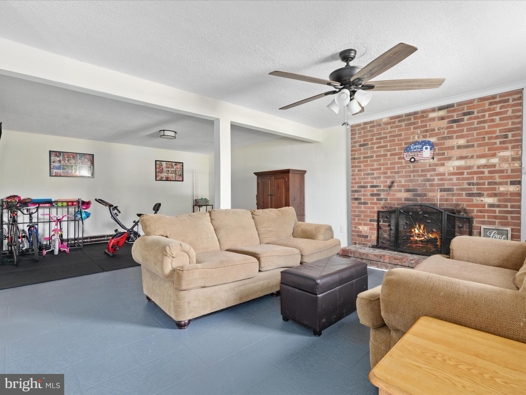 LAKESIDE ESTATES - Residential