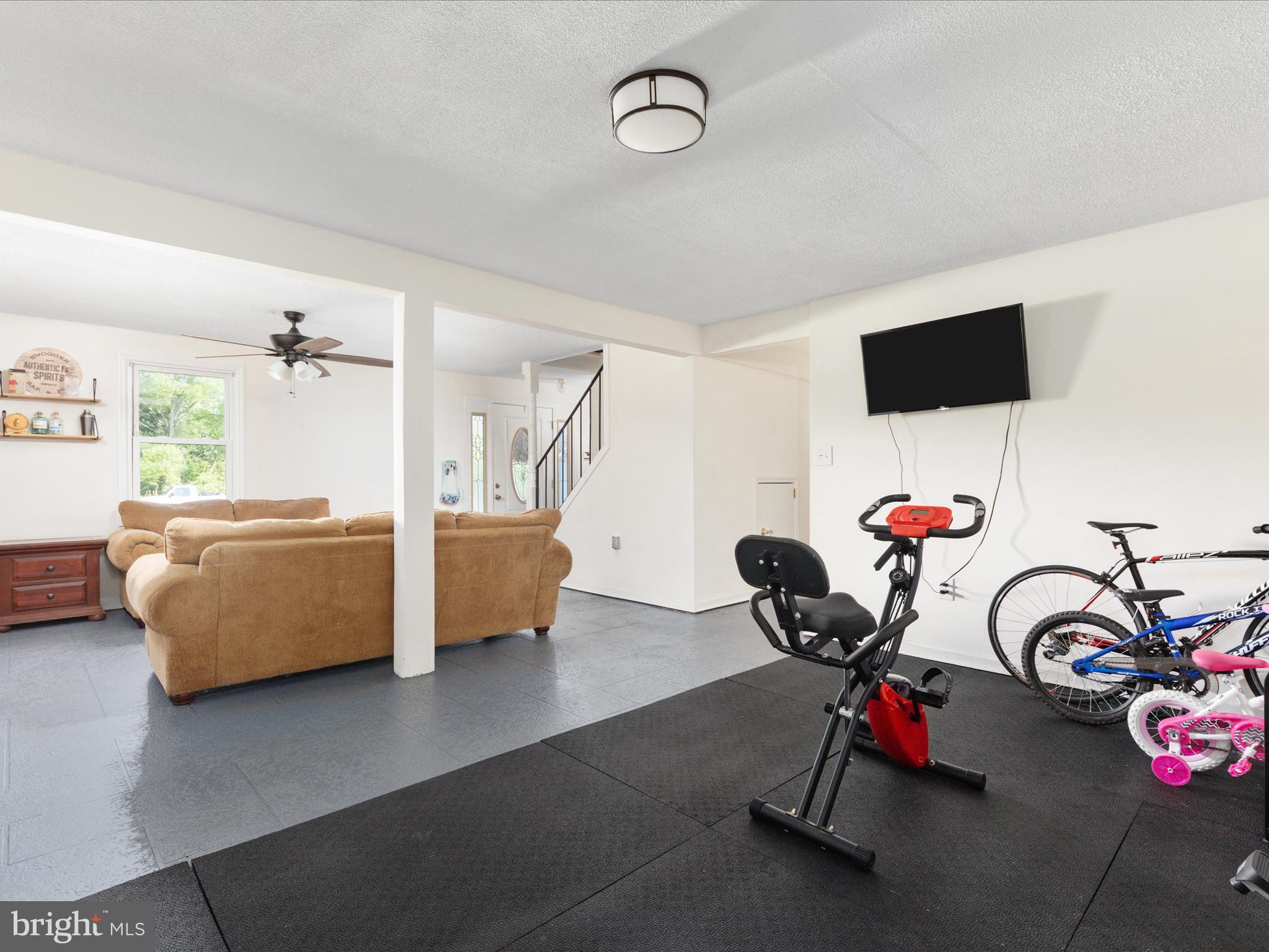 LAKESIDE ESTATES - Residential