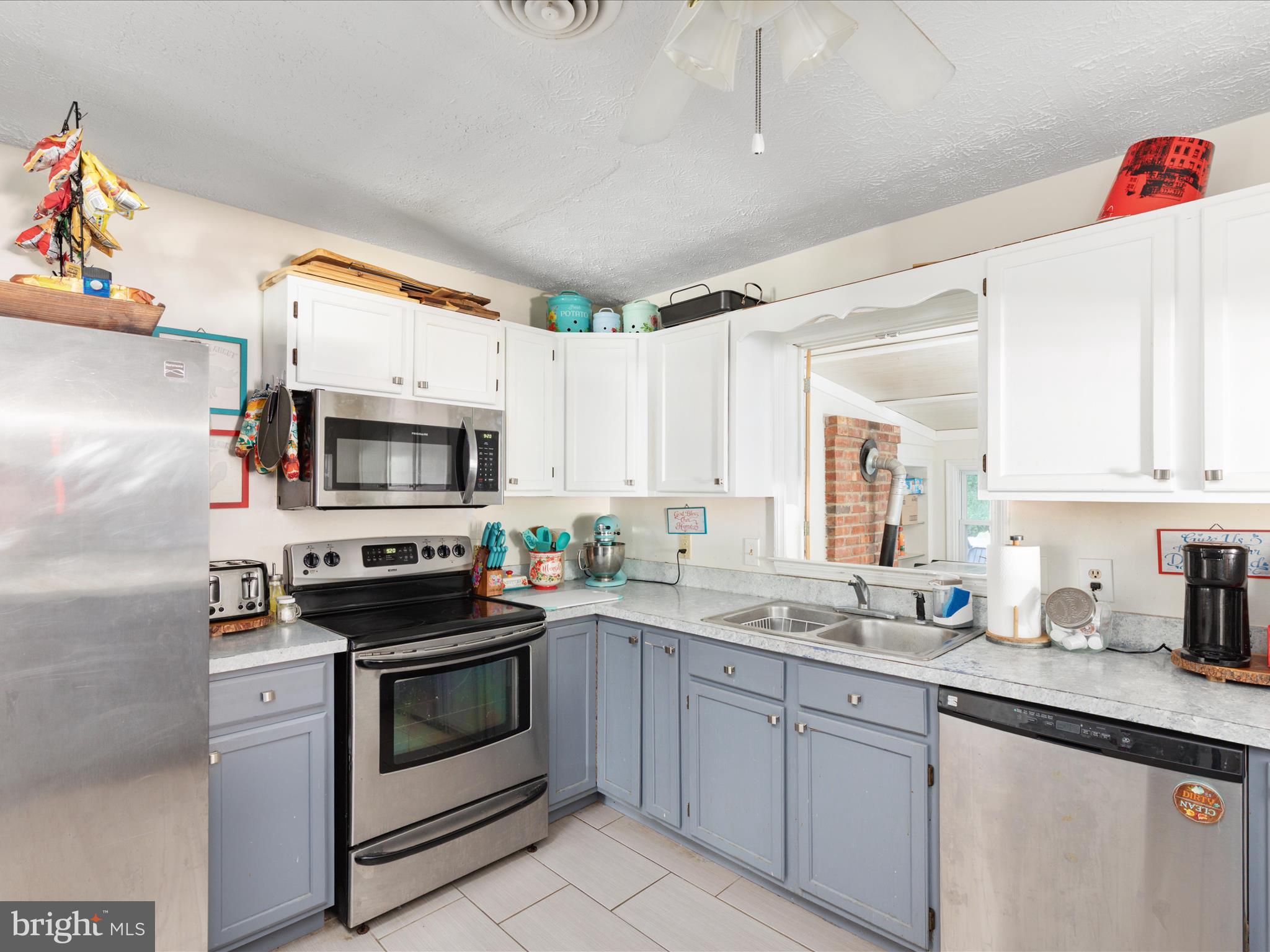 LAKESIDE ESTATES - Residential